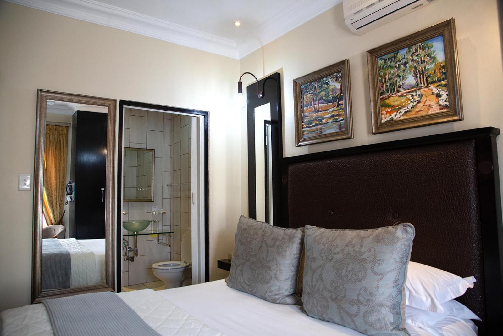 Basic Queen Room photo 1