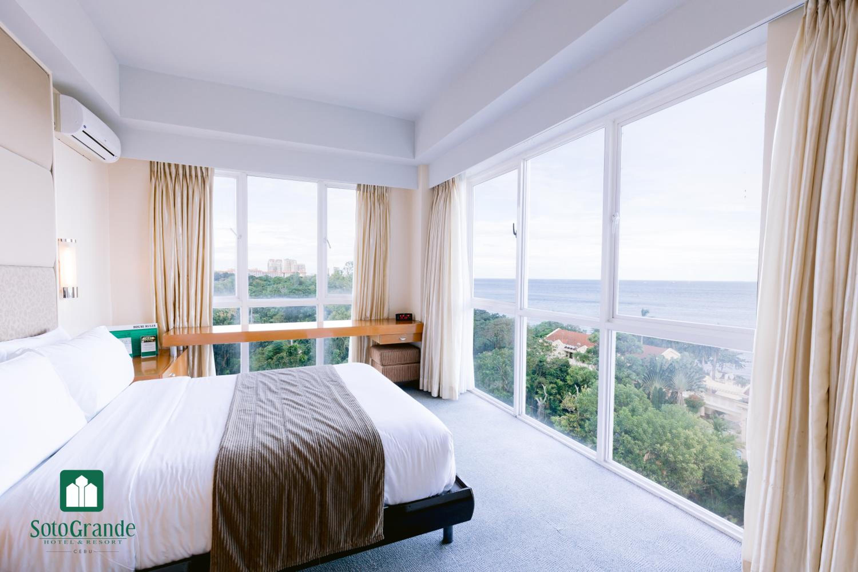 Suite - Photo 1