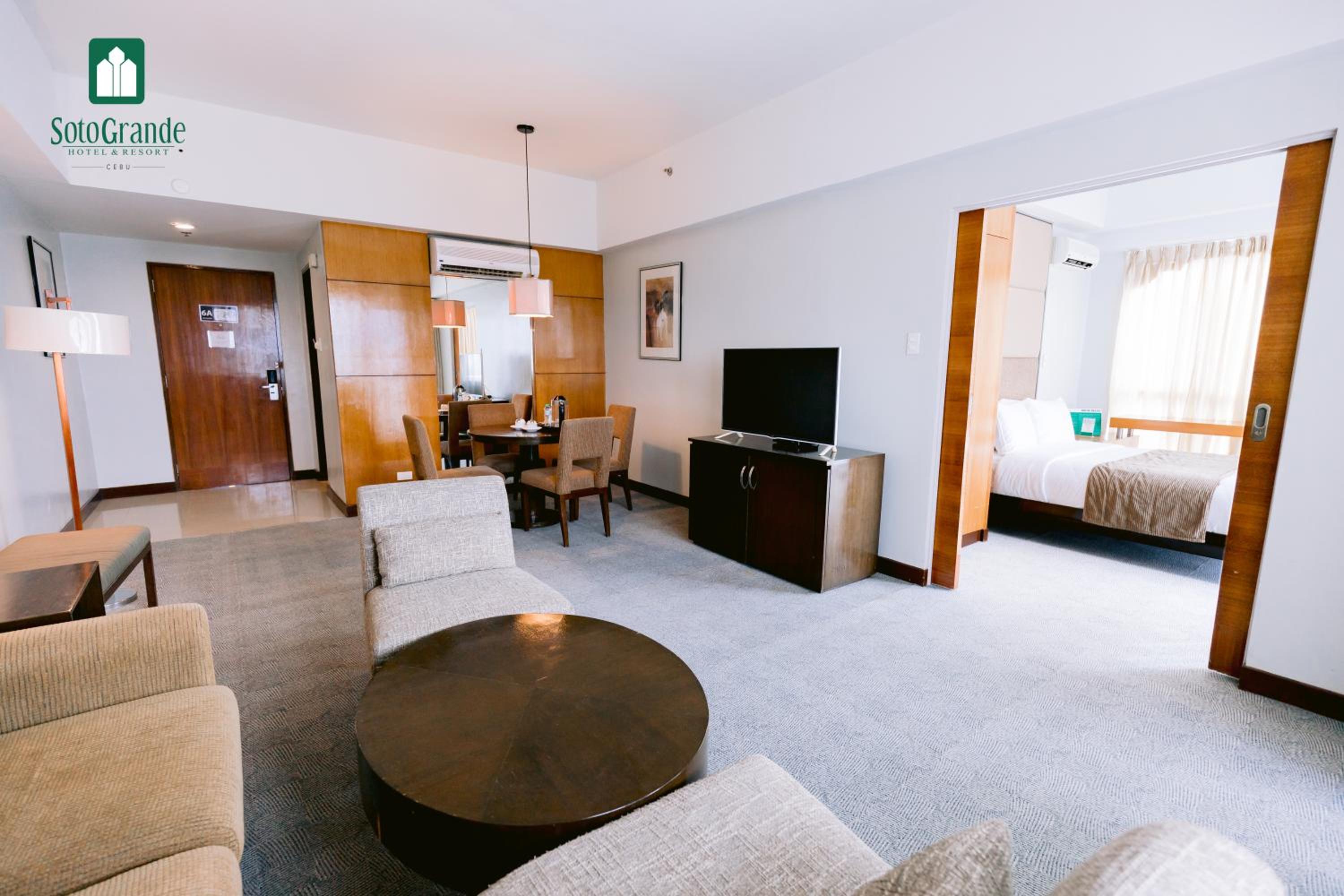 Suite - Photo 8