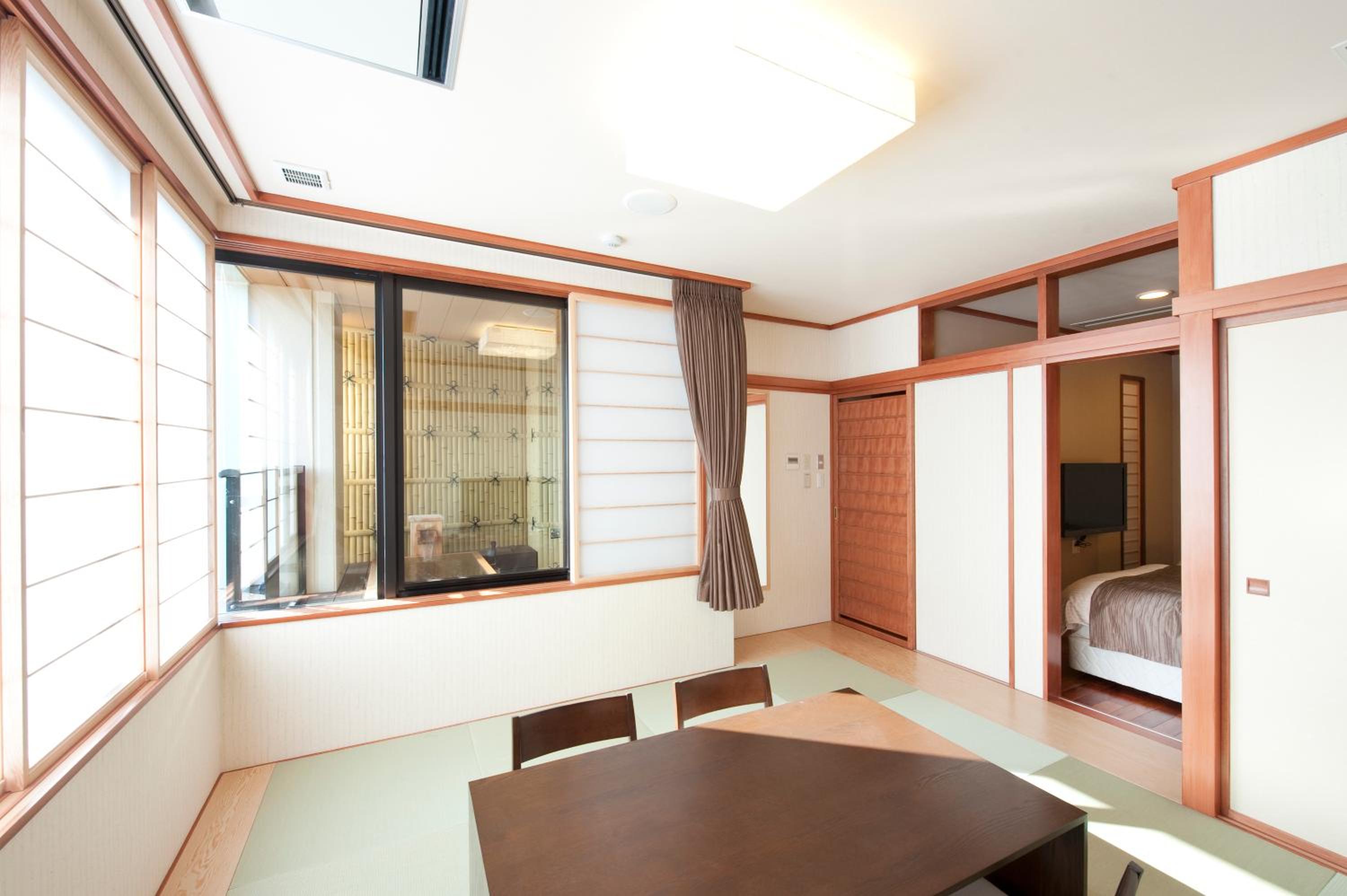 Quadruple Room with Private Bathroom photo 1