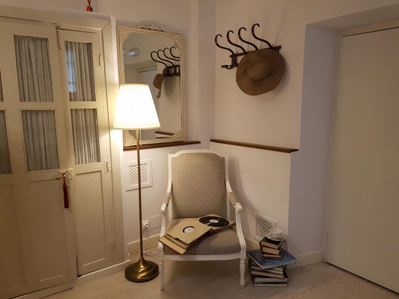 Standard Double Room - Photo 6