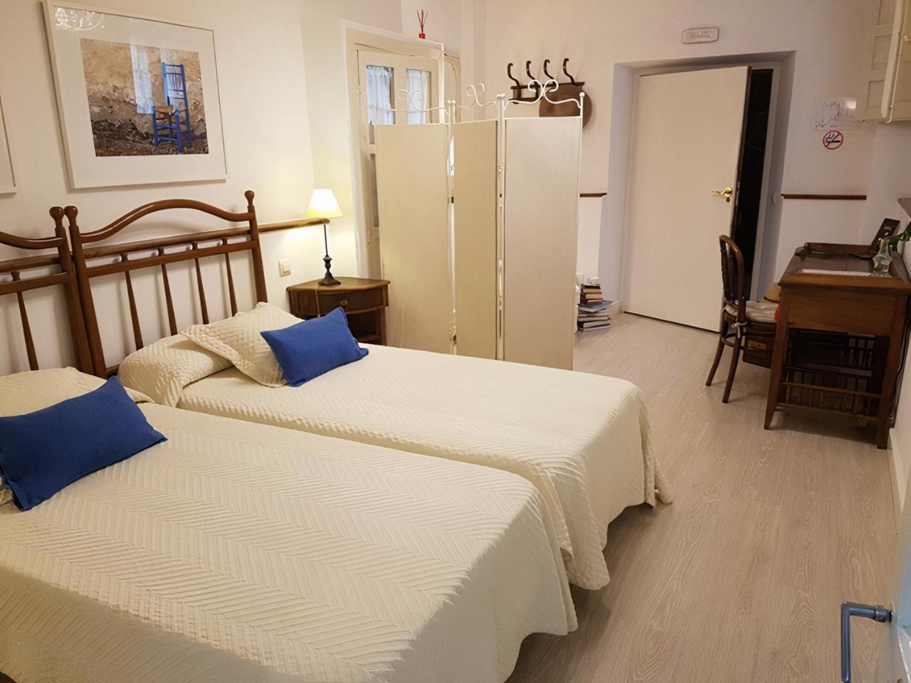 Standard Double Room - Photo 3