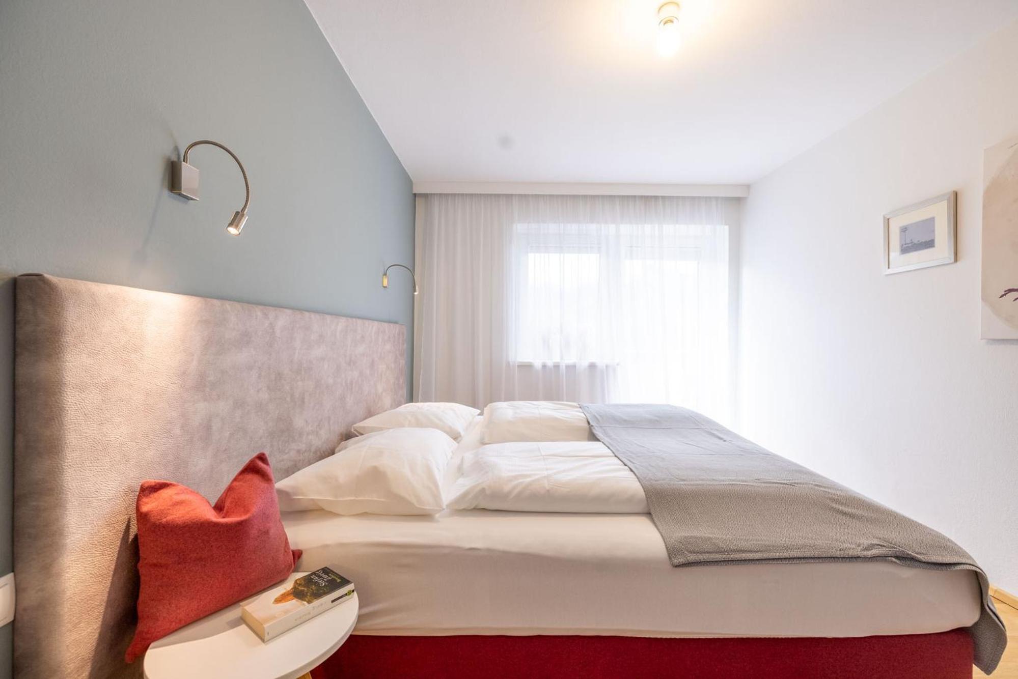 Modern Two-Bedroom Apartment with Balcony photo 2