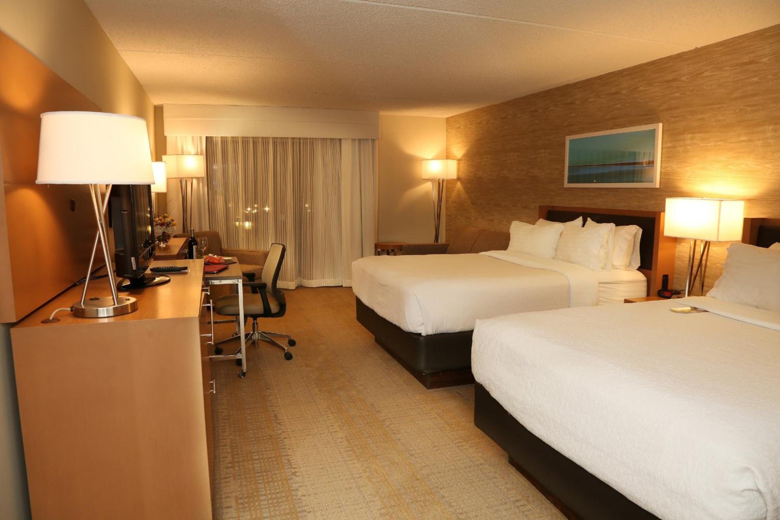 Double Room with Two Double Beds - Disability Access Hearing Accessible - Roll In Shower/Non-Smoking - Photo 3