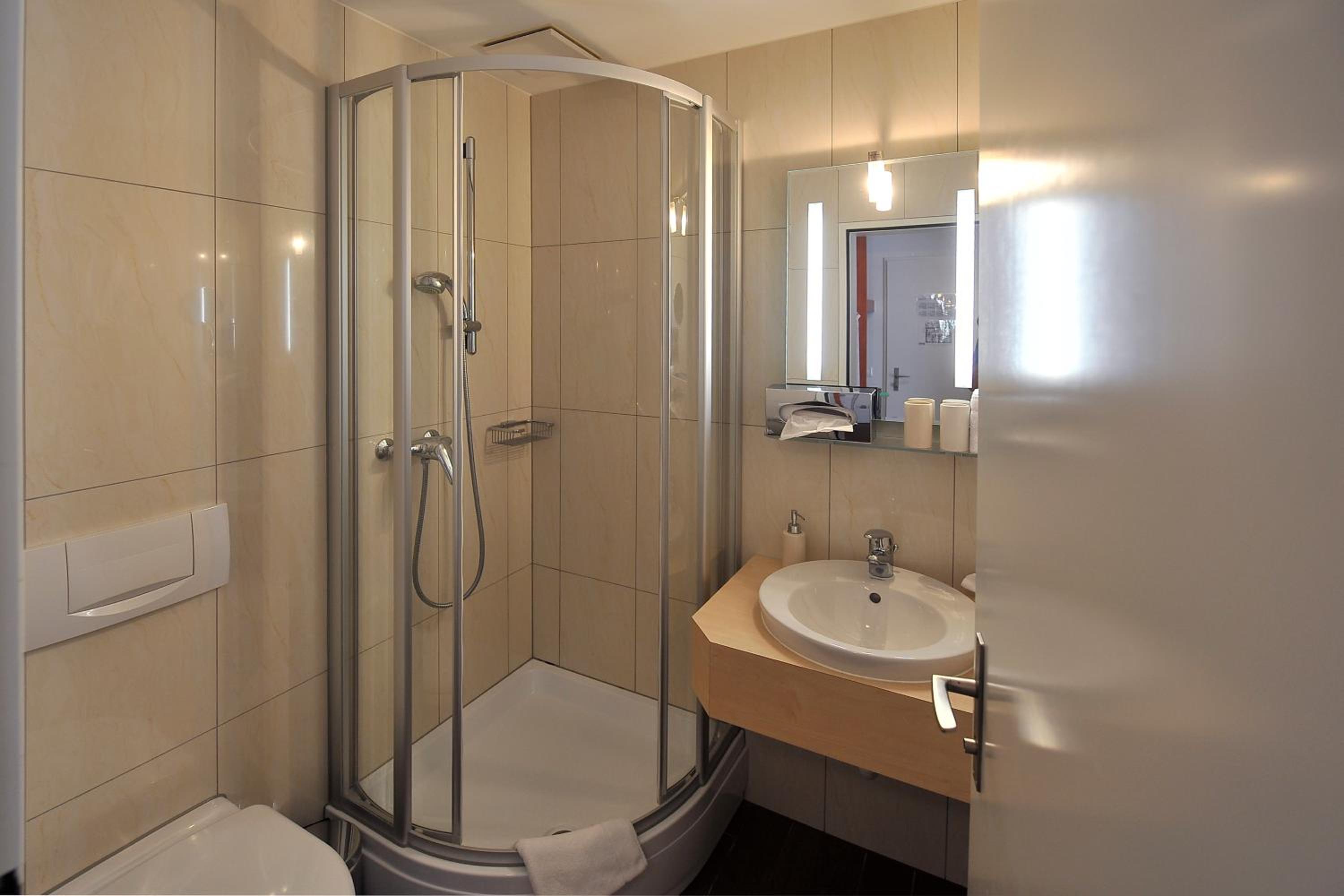 Double Room with Balcony - Photo 2
