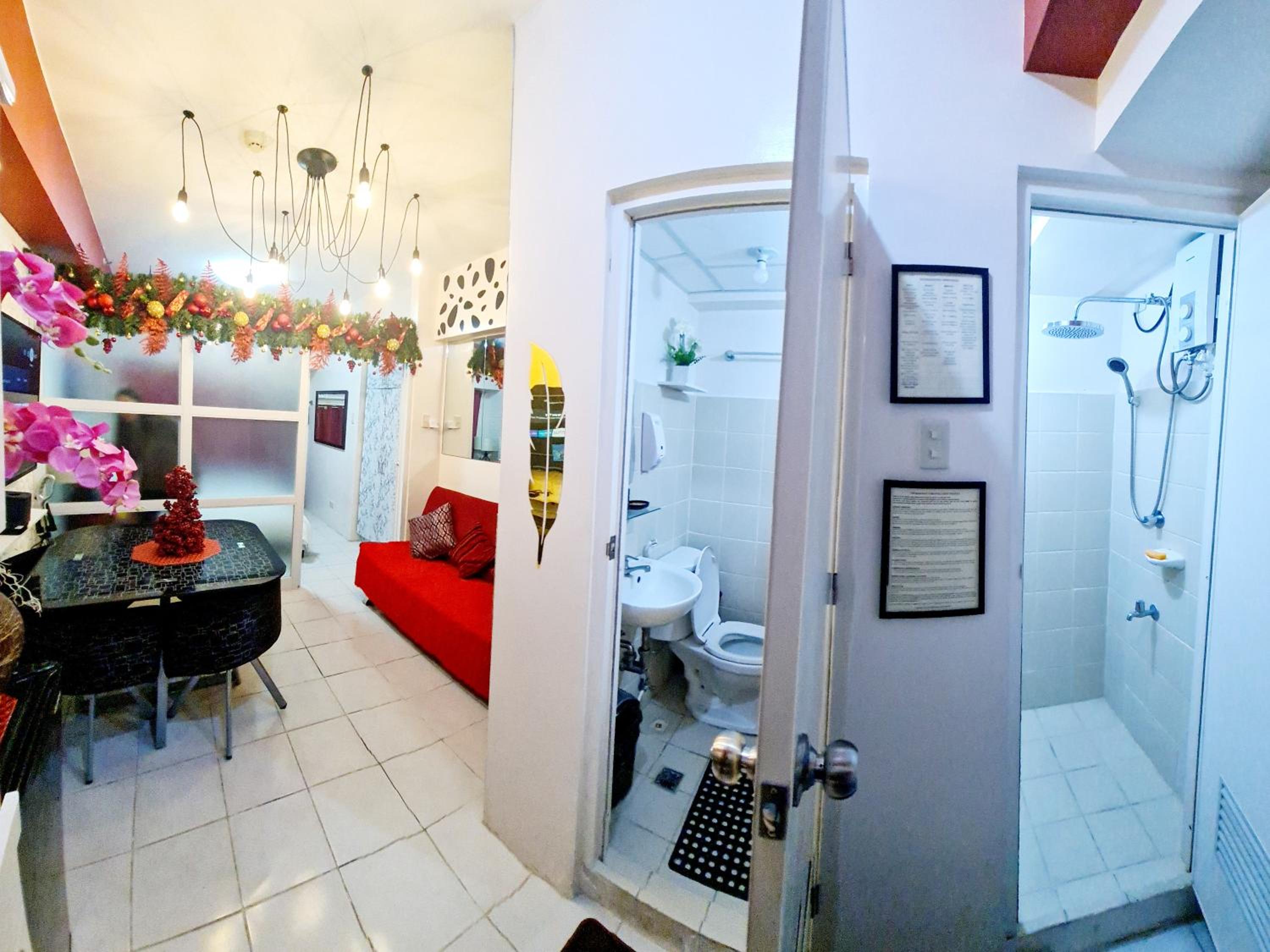 Suite with City View - Photo 11