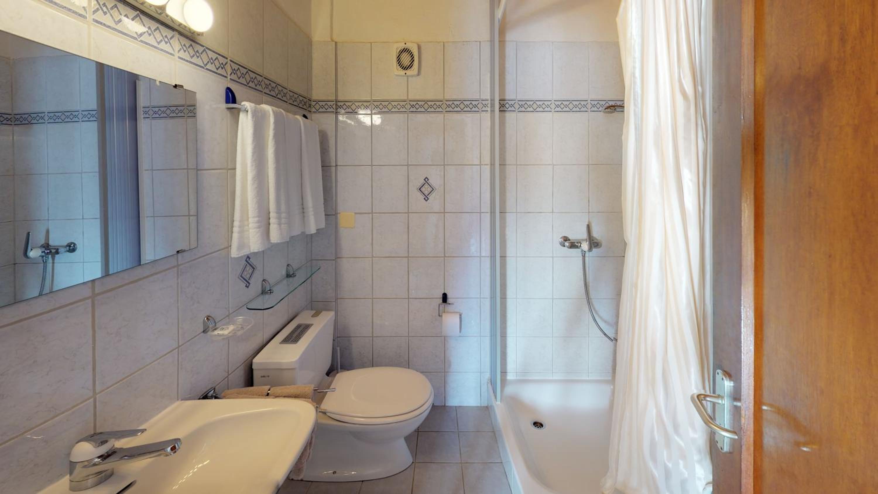 Classic Two-Bedroom Apartment photo 2