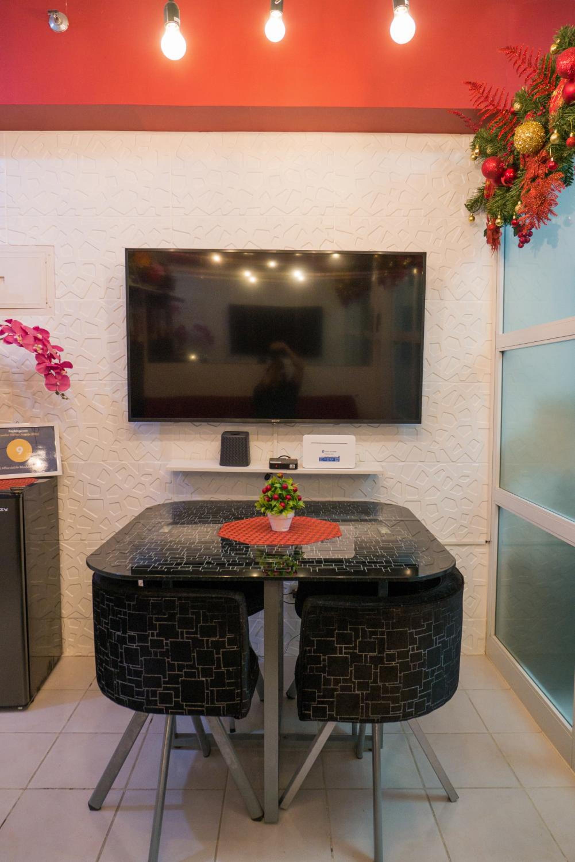 Suite with City View - Photo 18