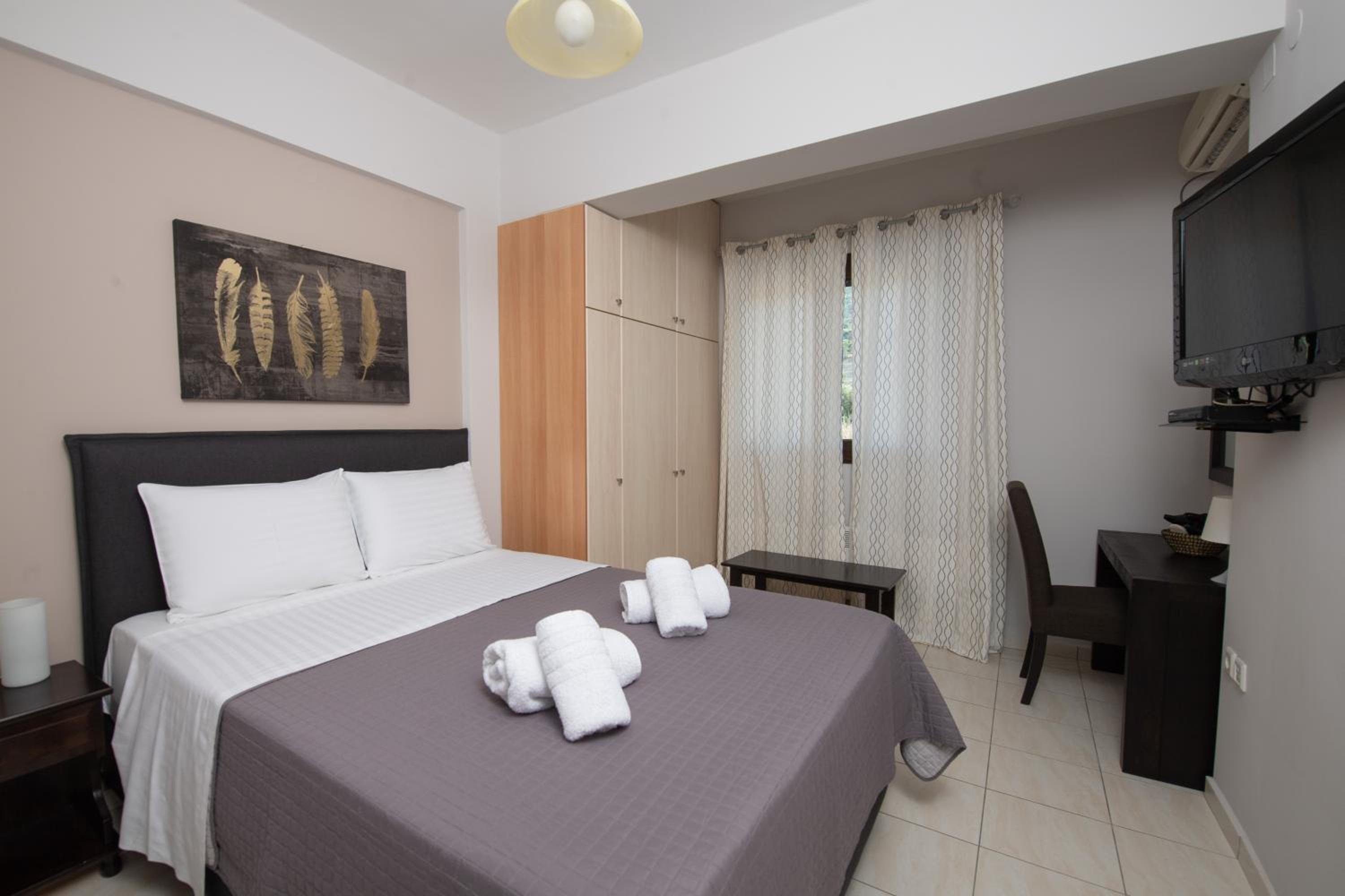 Two-Bedroom Apartment with Garden View - Photo 10
