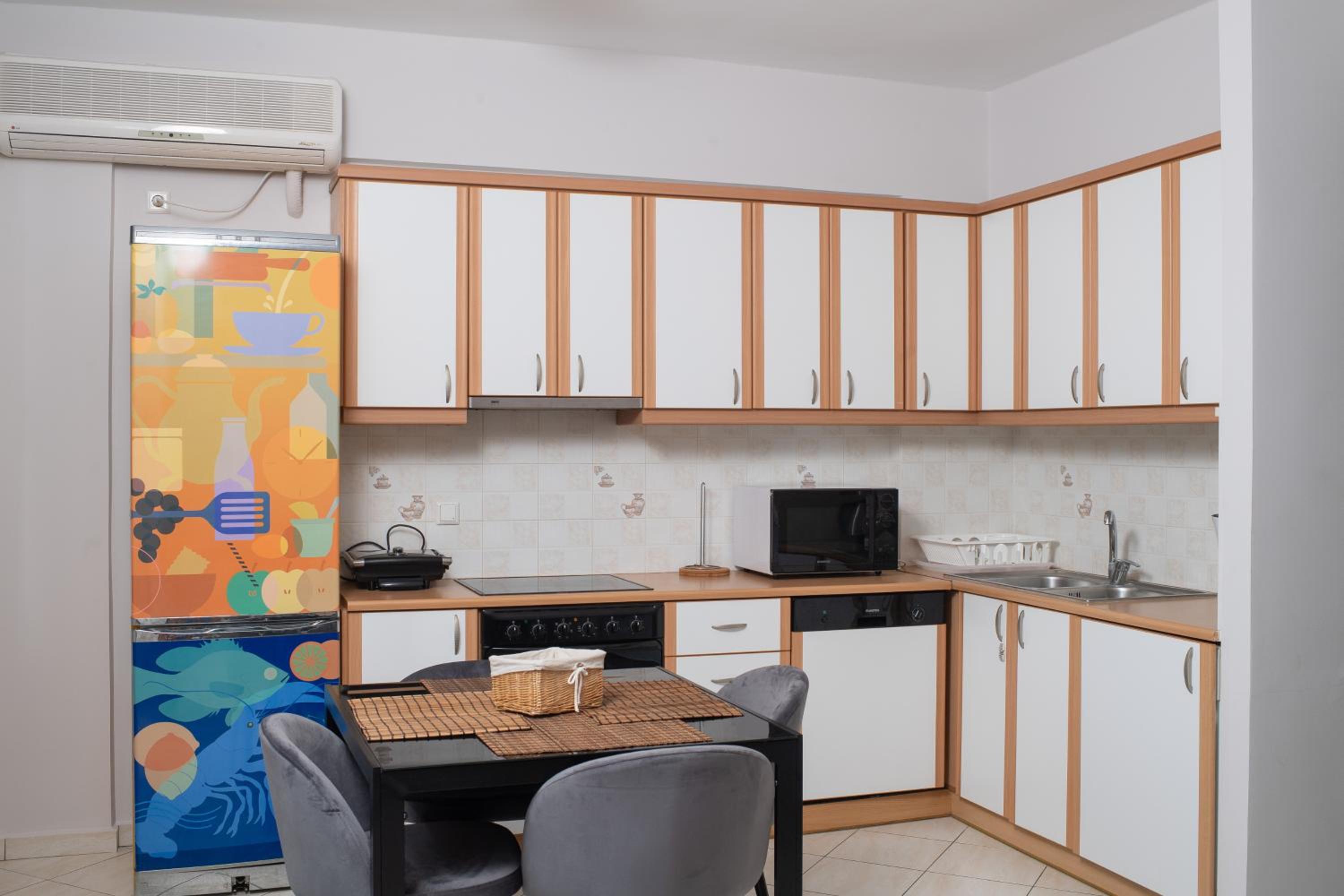 Two-Bedroom Apartment with Garden View - Photo 8