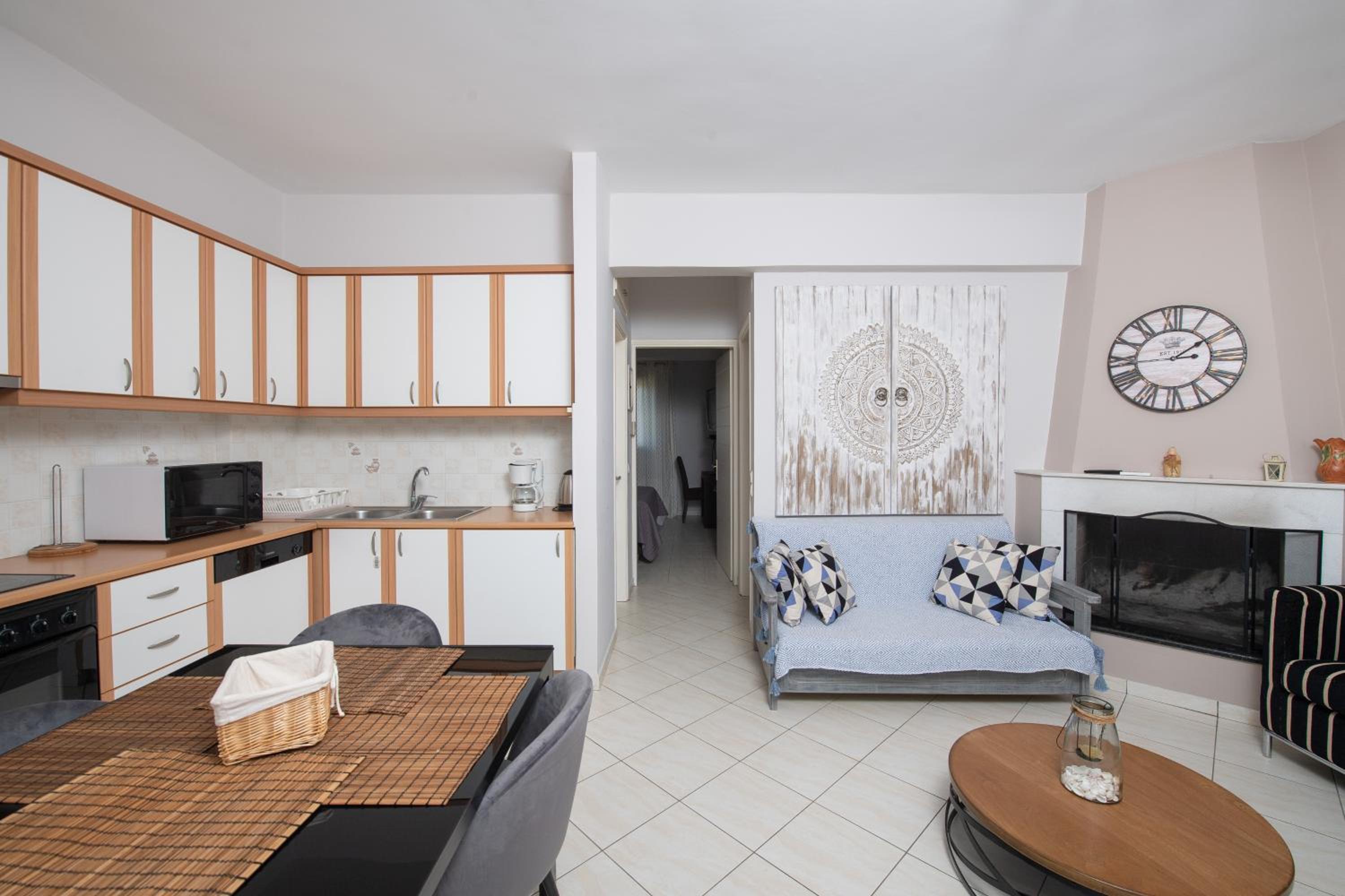 Two-Bedroom Apartment with Garden View - Photo 5