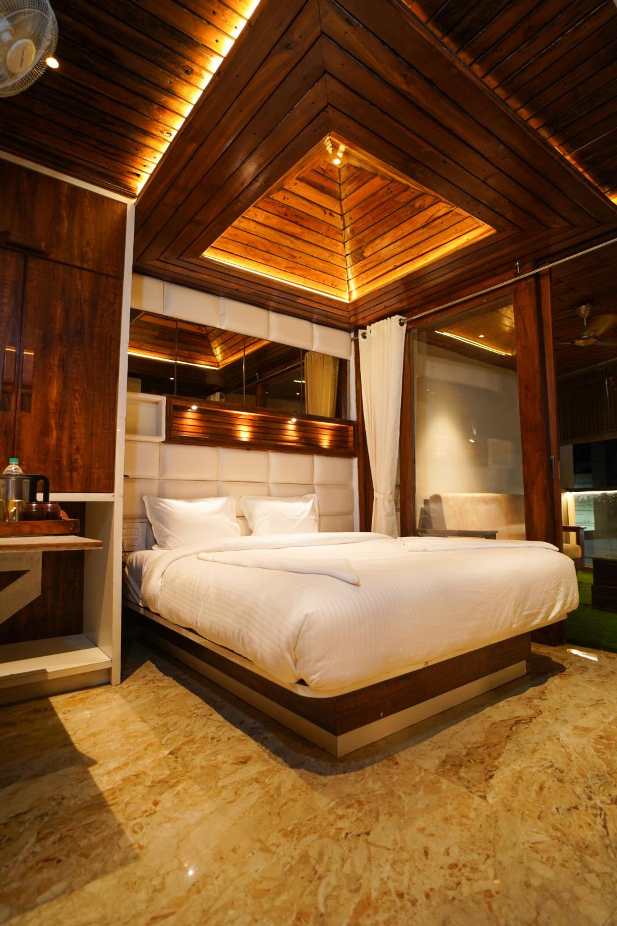 Deluxe room With balcony - Photo 23