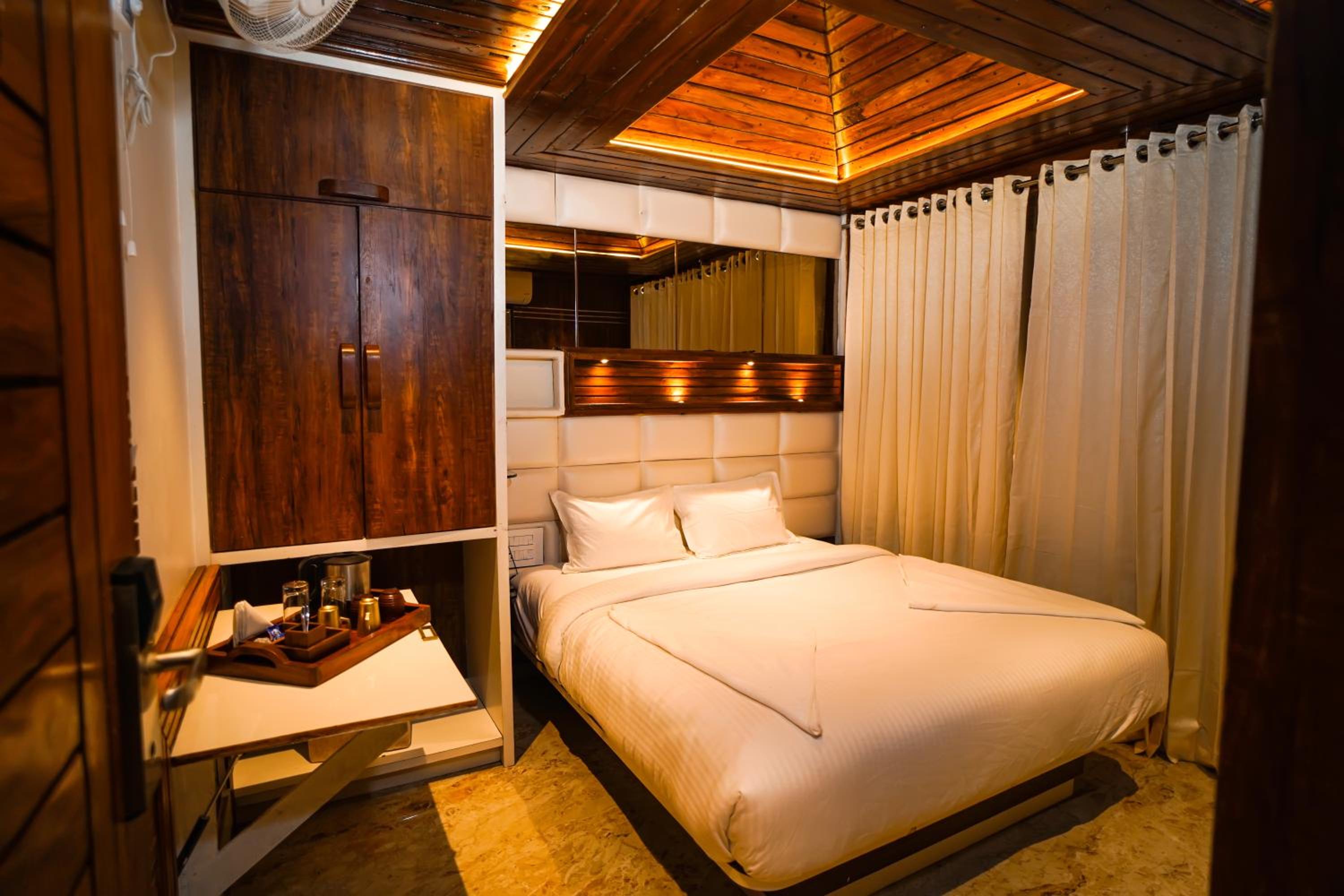 Deluxe room With balcony - Photo 7