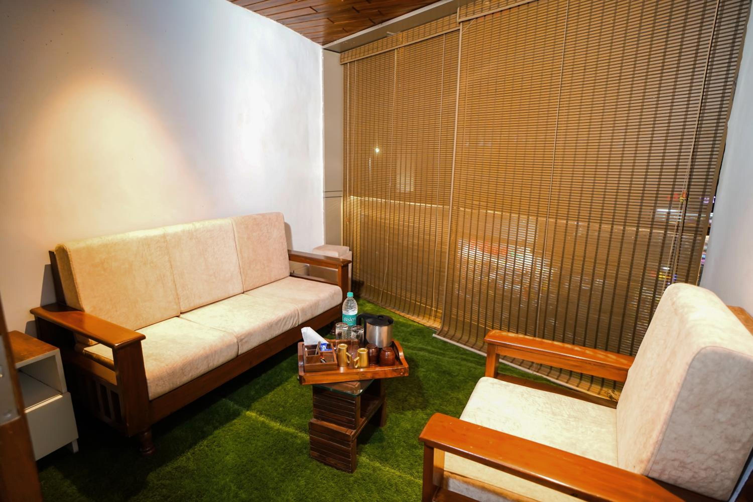 Deluxe room With balcony - Photo 14