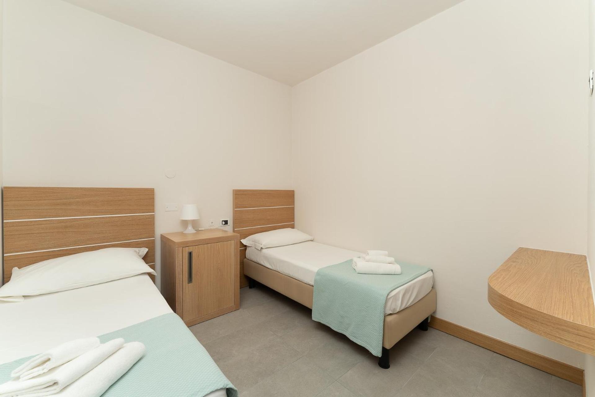 Quadruple Room with Balcony - Photo 5