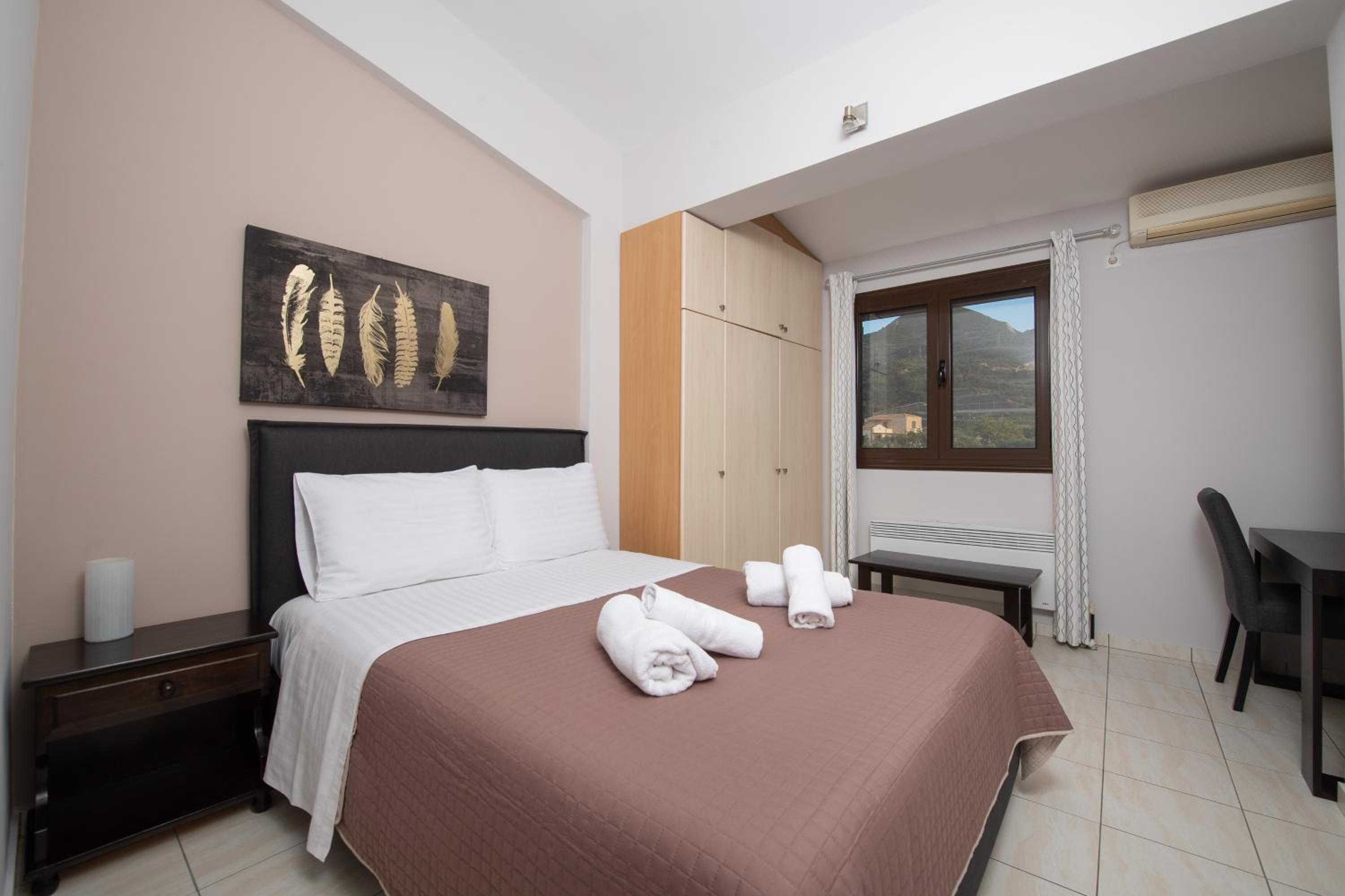 Two-Bedroom Apartment with Balcony and Partial Sea View photo 3