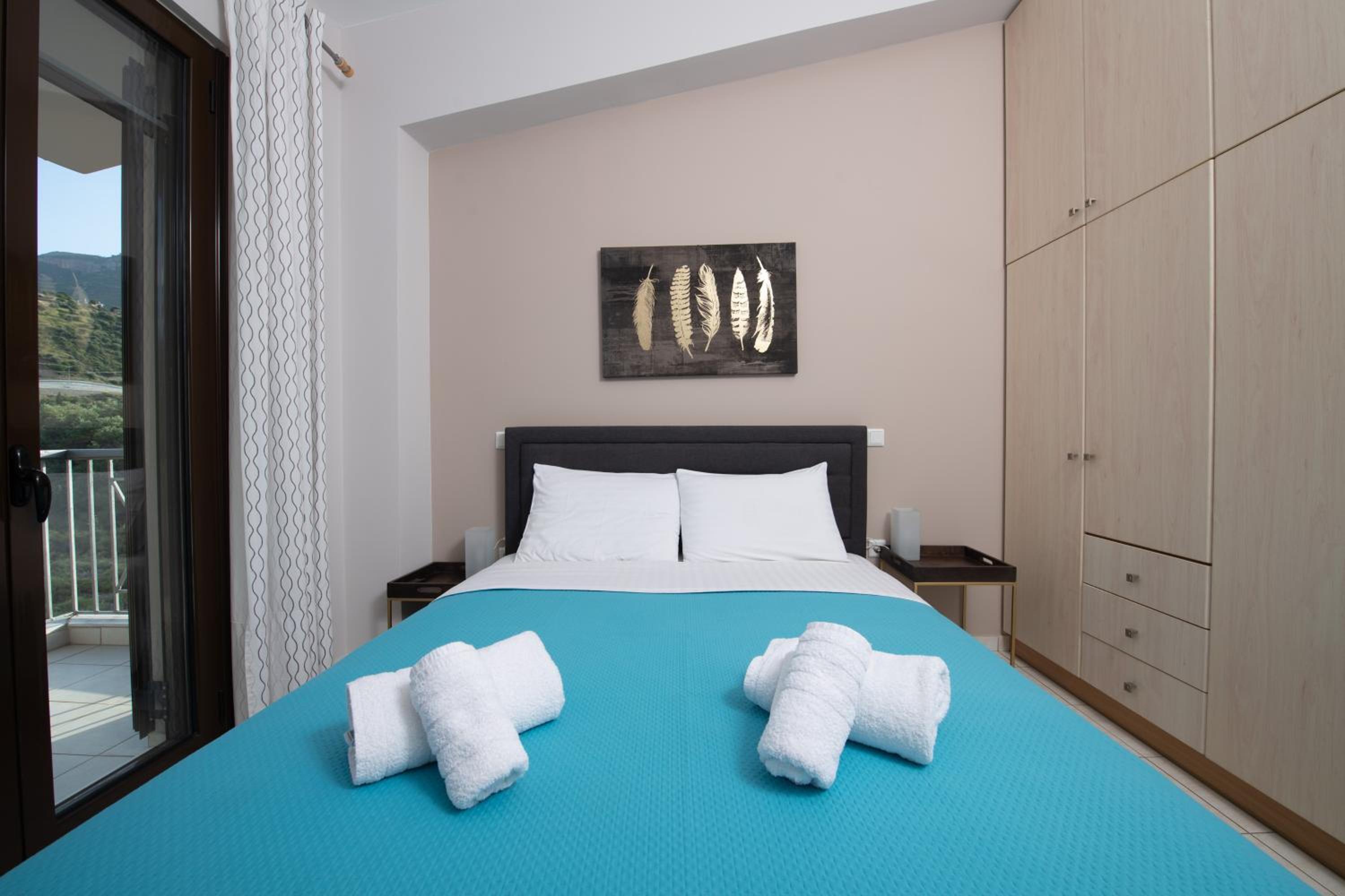 Two-Bedroom Apartment with Balcony and Partial Sea View - Photo 2