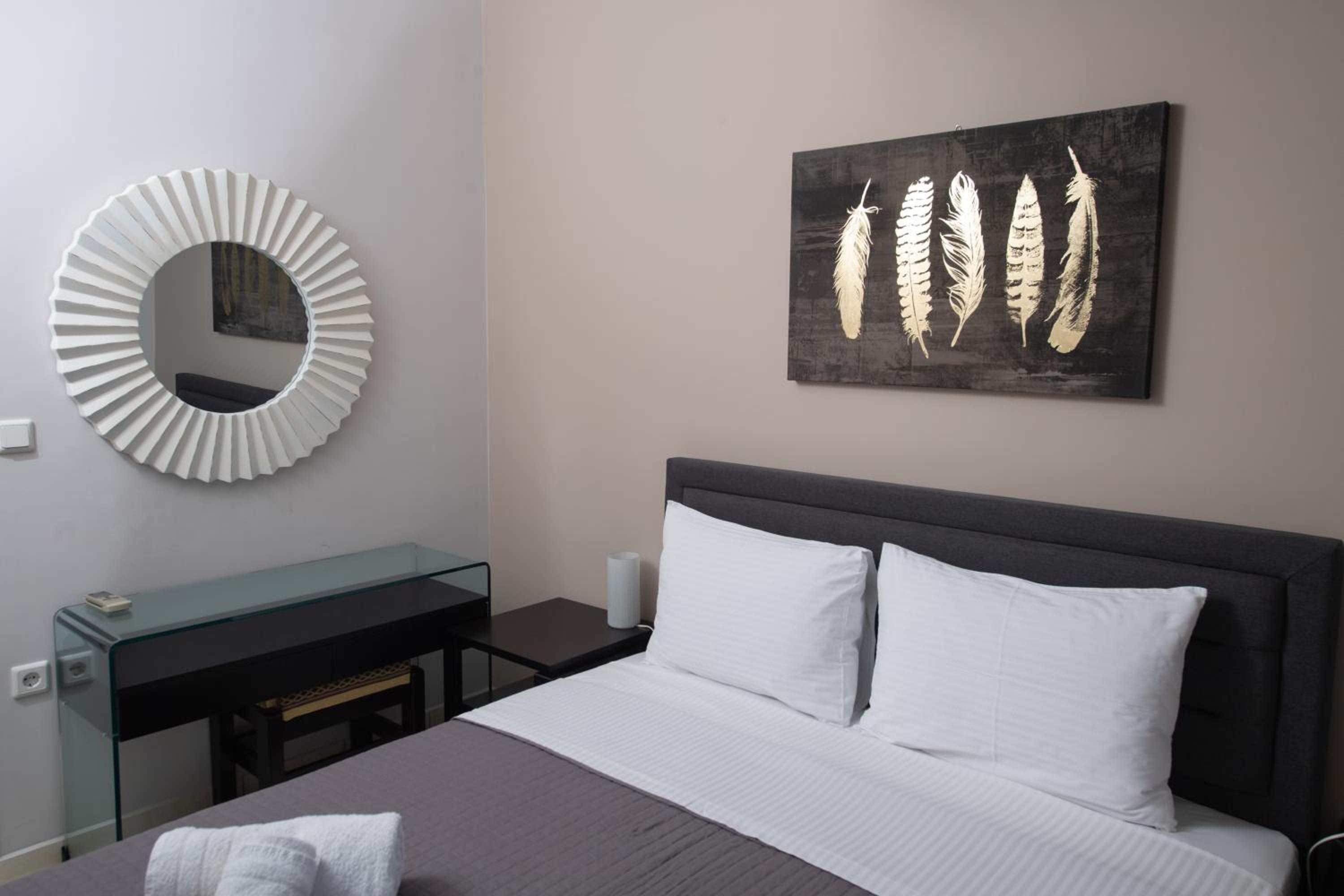 Two-Bedroom Apartment with Balcony and Partial Sea View - Photo 6