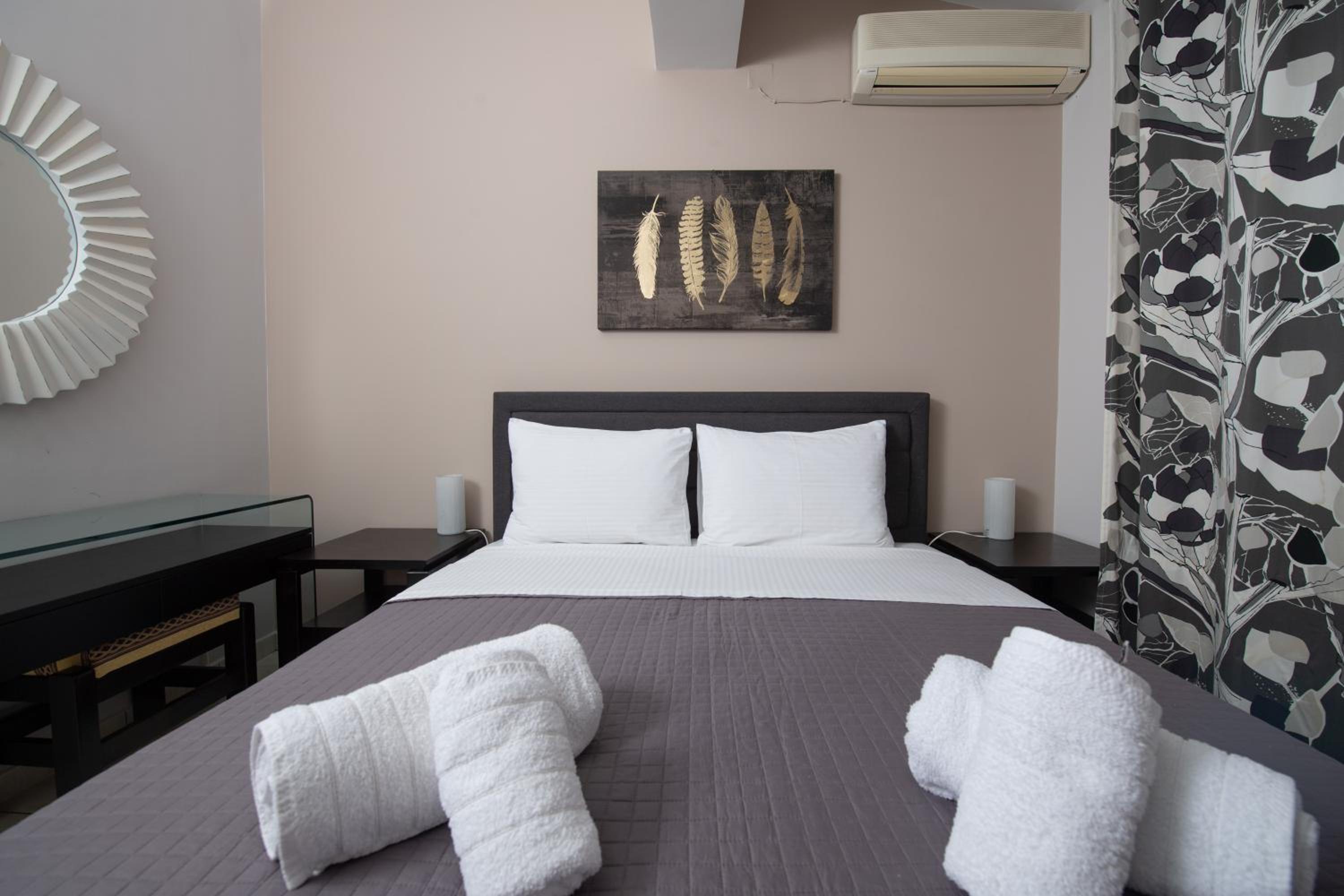 Two-Bedroom Apartment with Balcony and Partial Sea View - Photo 7