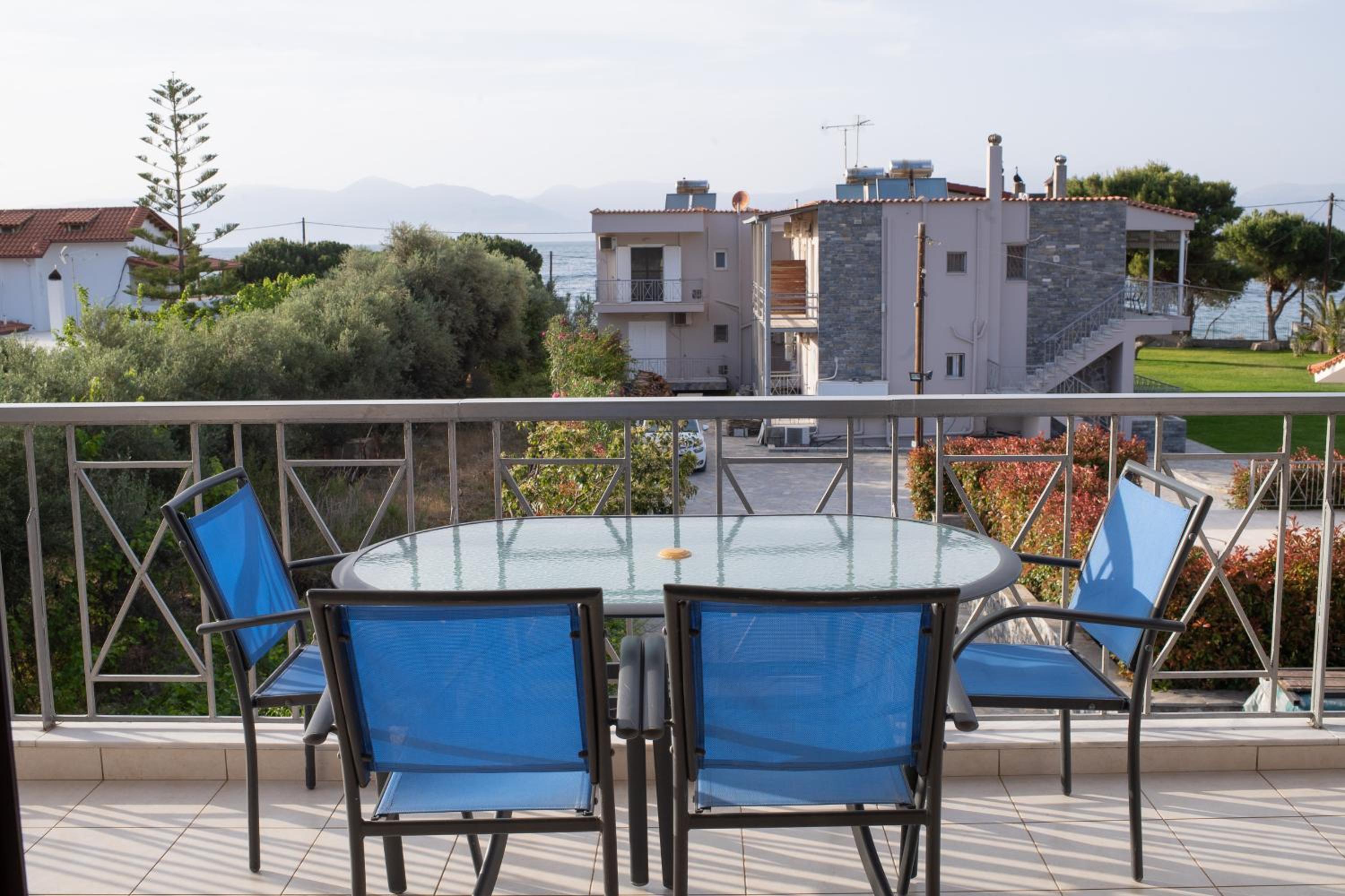 Two-Bedroom Apartment with Balcony and Partial Sea View - Photo 10