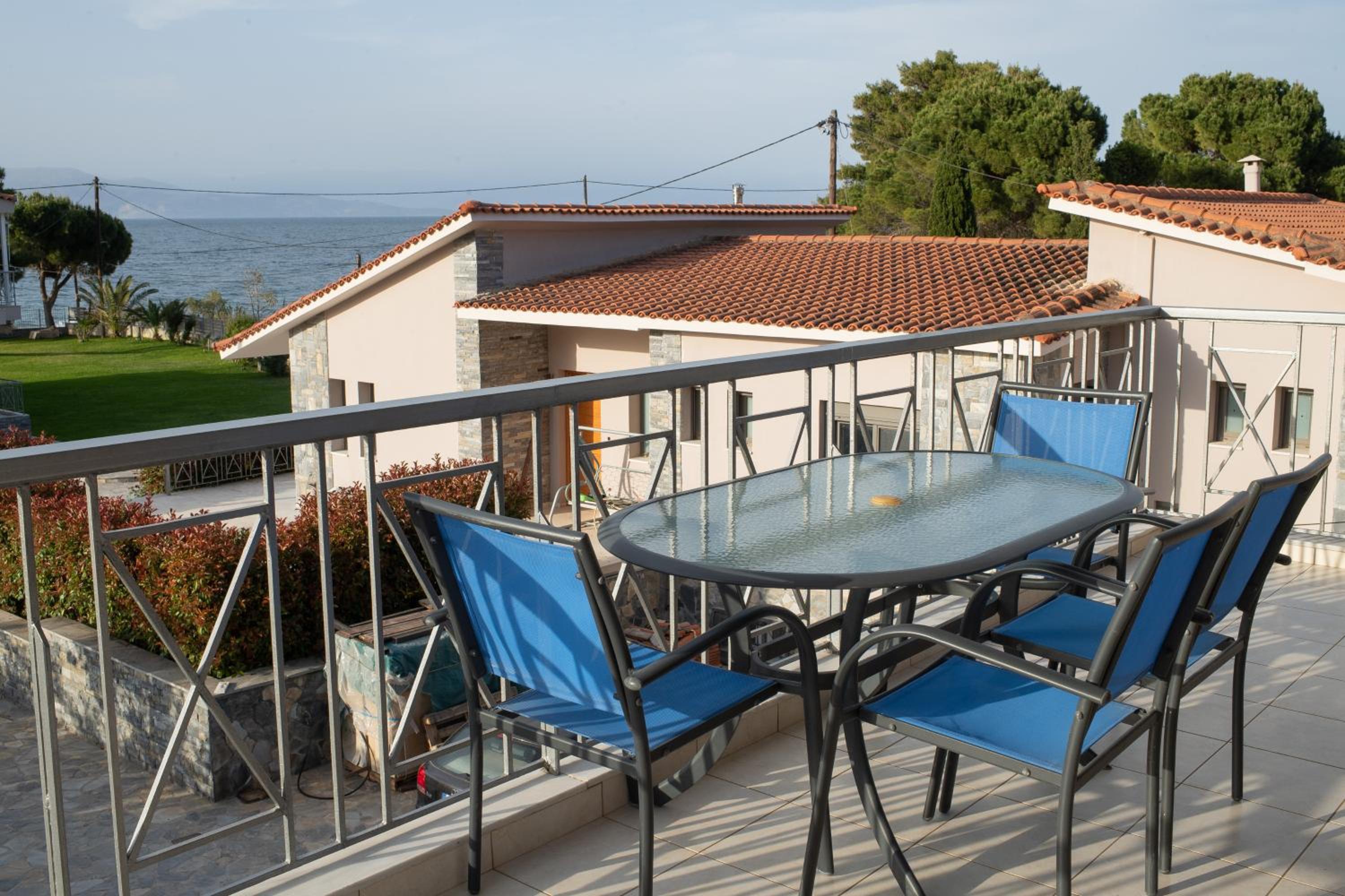 Two-Bedroom Apartment with Balcony and Partial Sea View - Photo 11