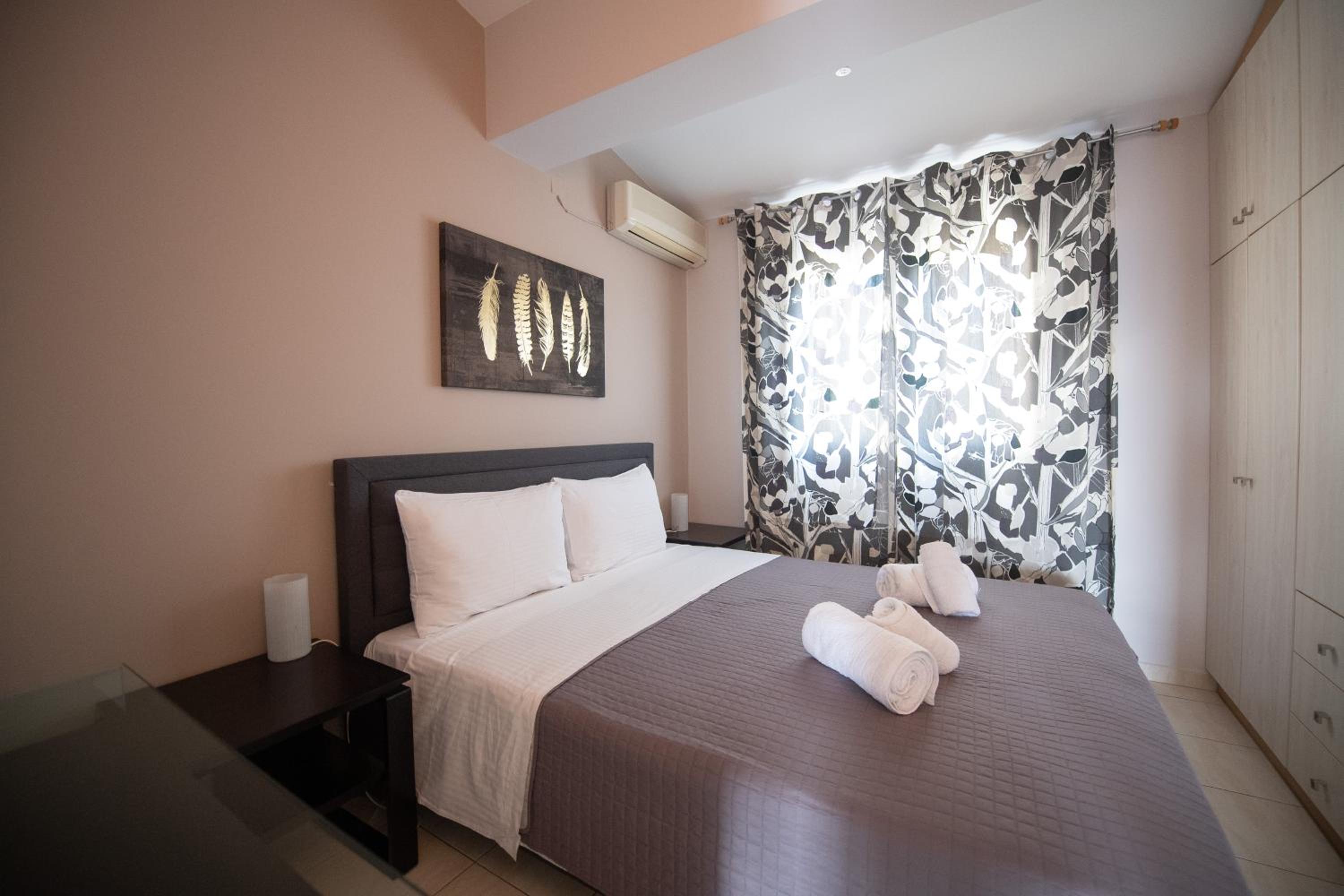 Two-Bedroom Apartment with Balcony and Partial Sea View - Photo 12