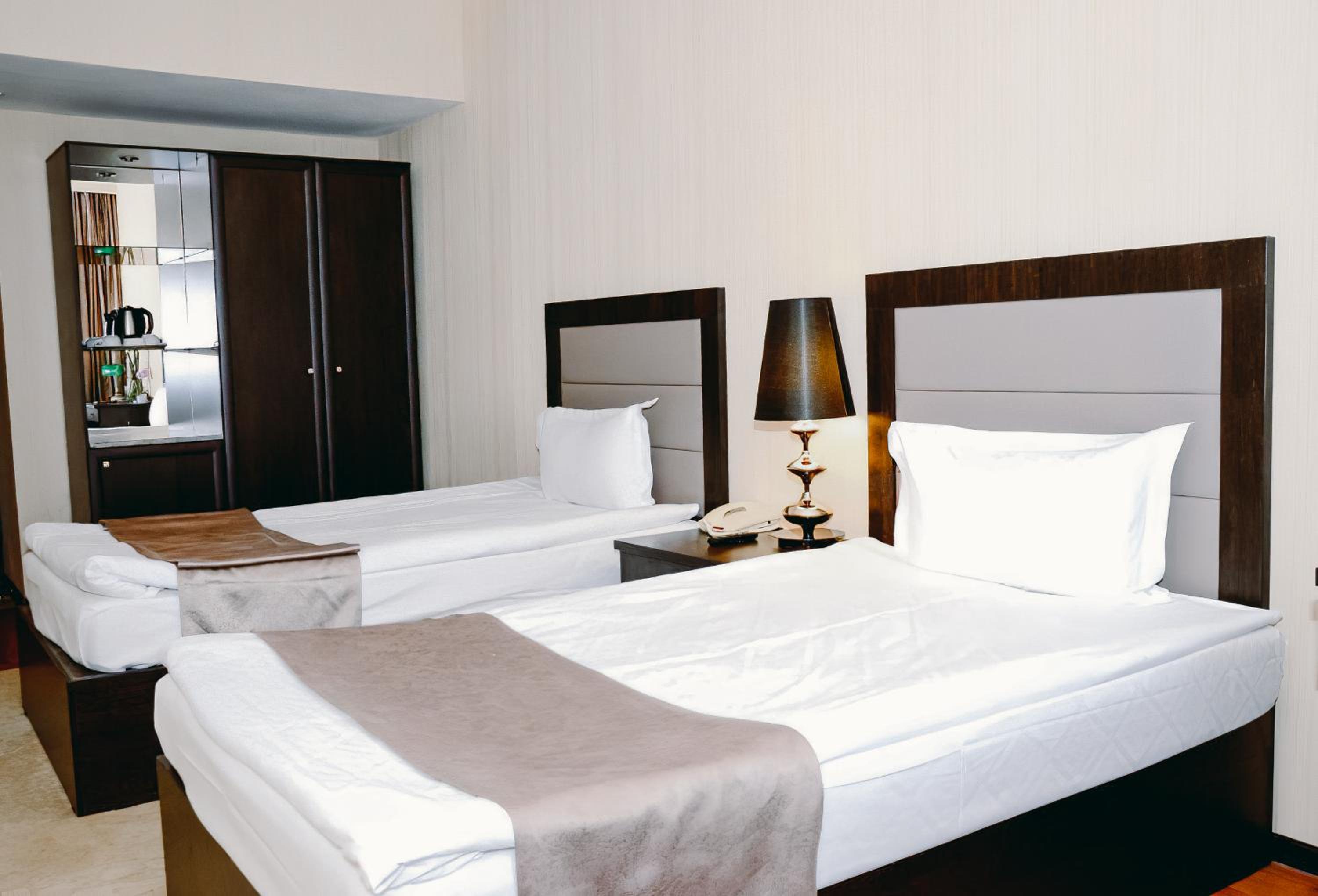 Standard Twin Room - Photo 2