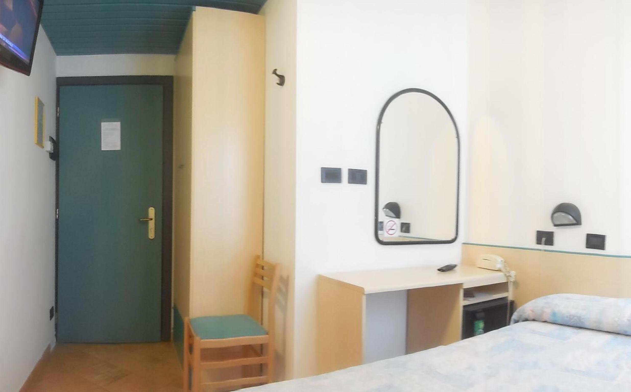 Single Room photo 3