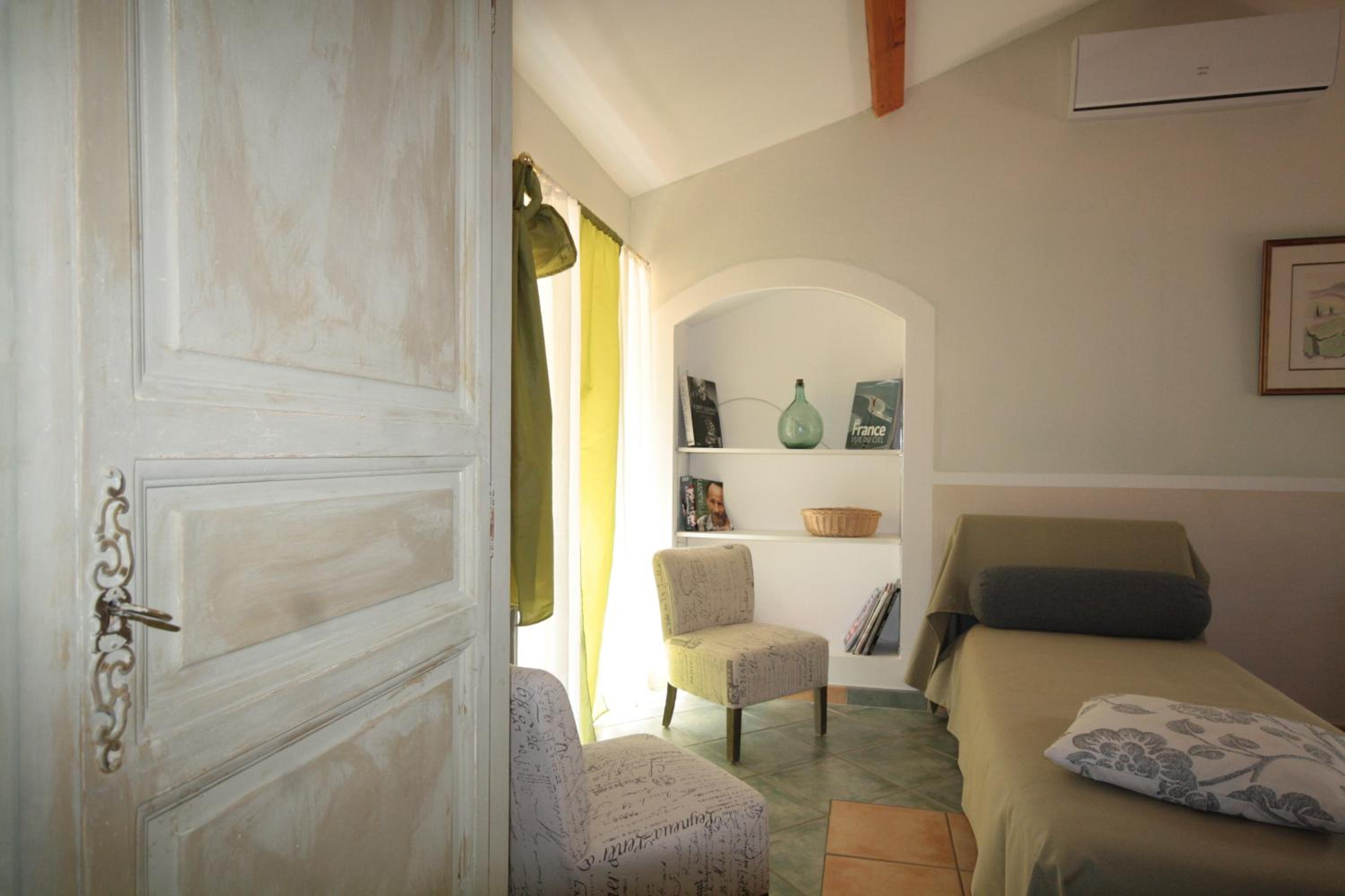 Family Room with Terrace - Photo 10