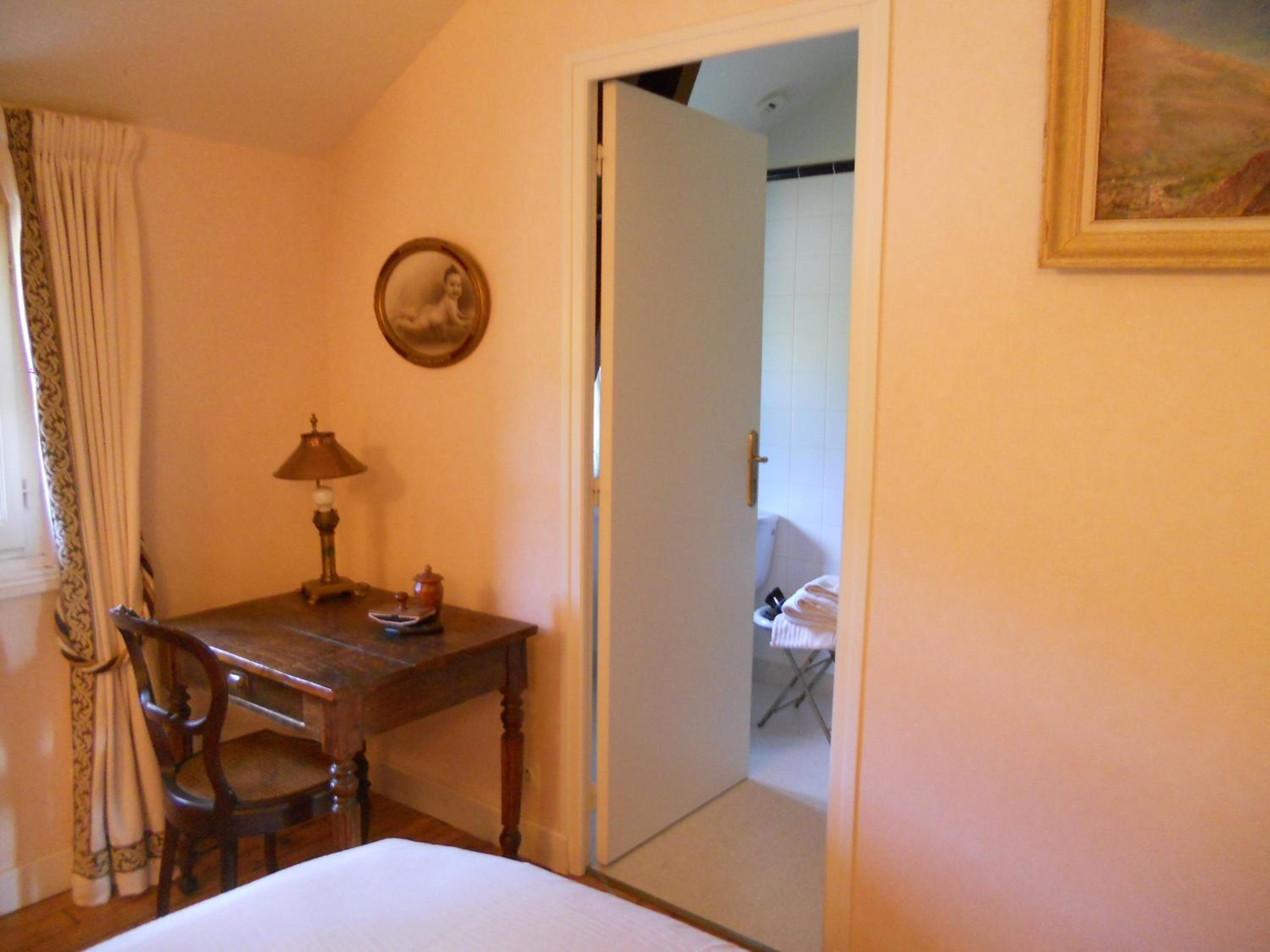 Standard Double Room - Photo 6