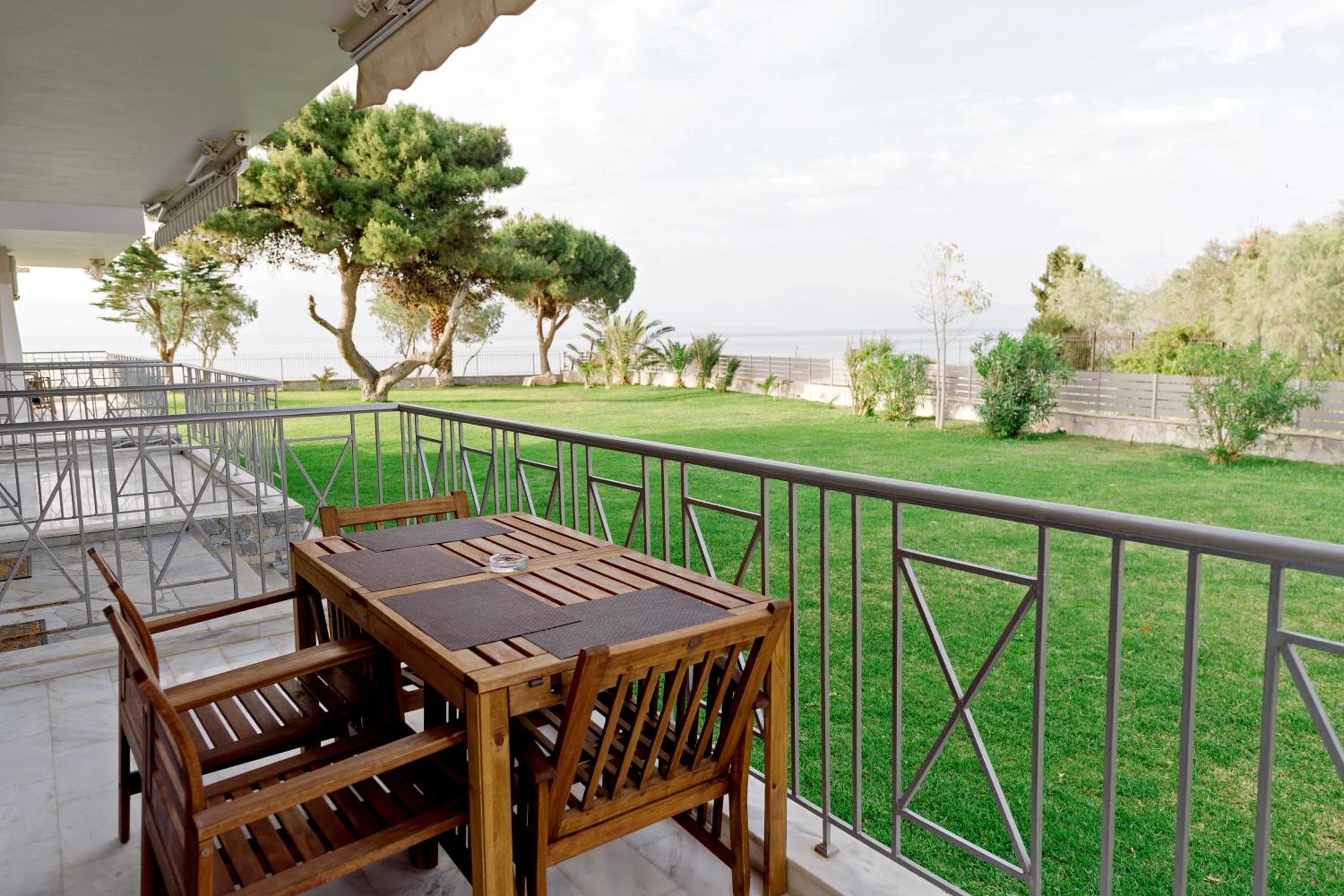 Two-Bedroom Apartment with Terrace and Sea View photo 2