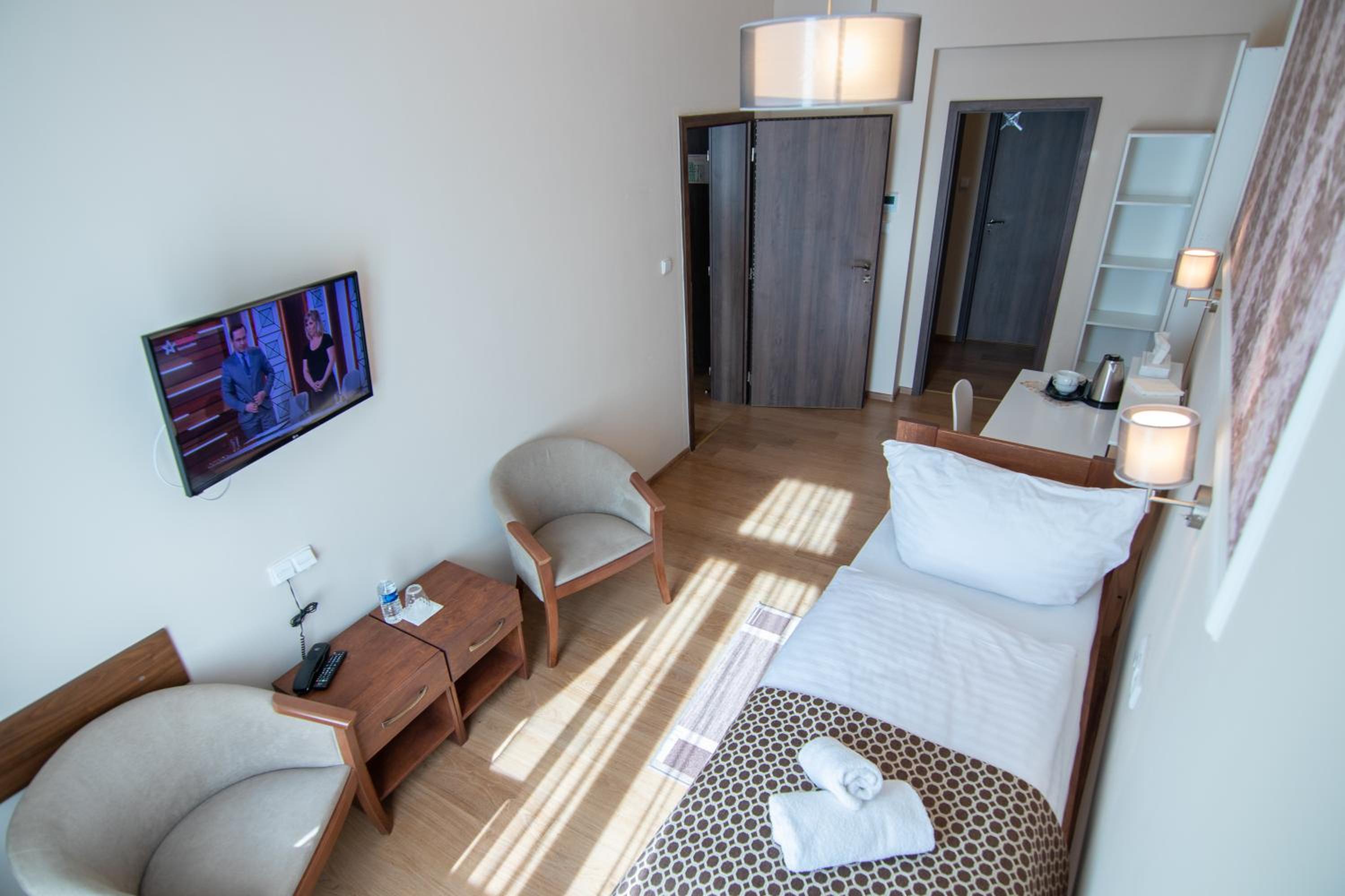 Standard Double or Twin Room photo 3