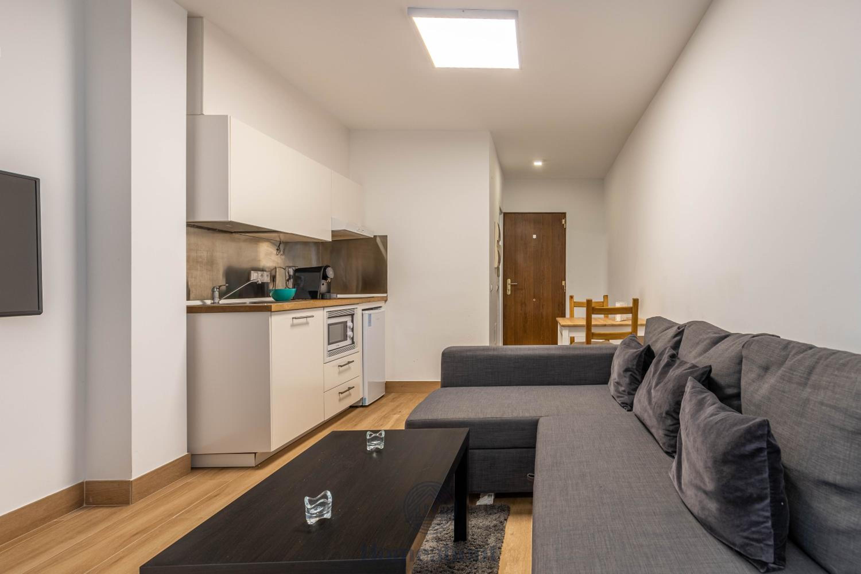 1 habitación, 1 baño superior con balcón privado