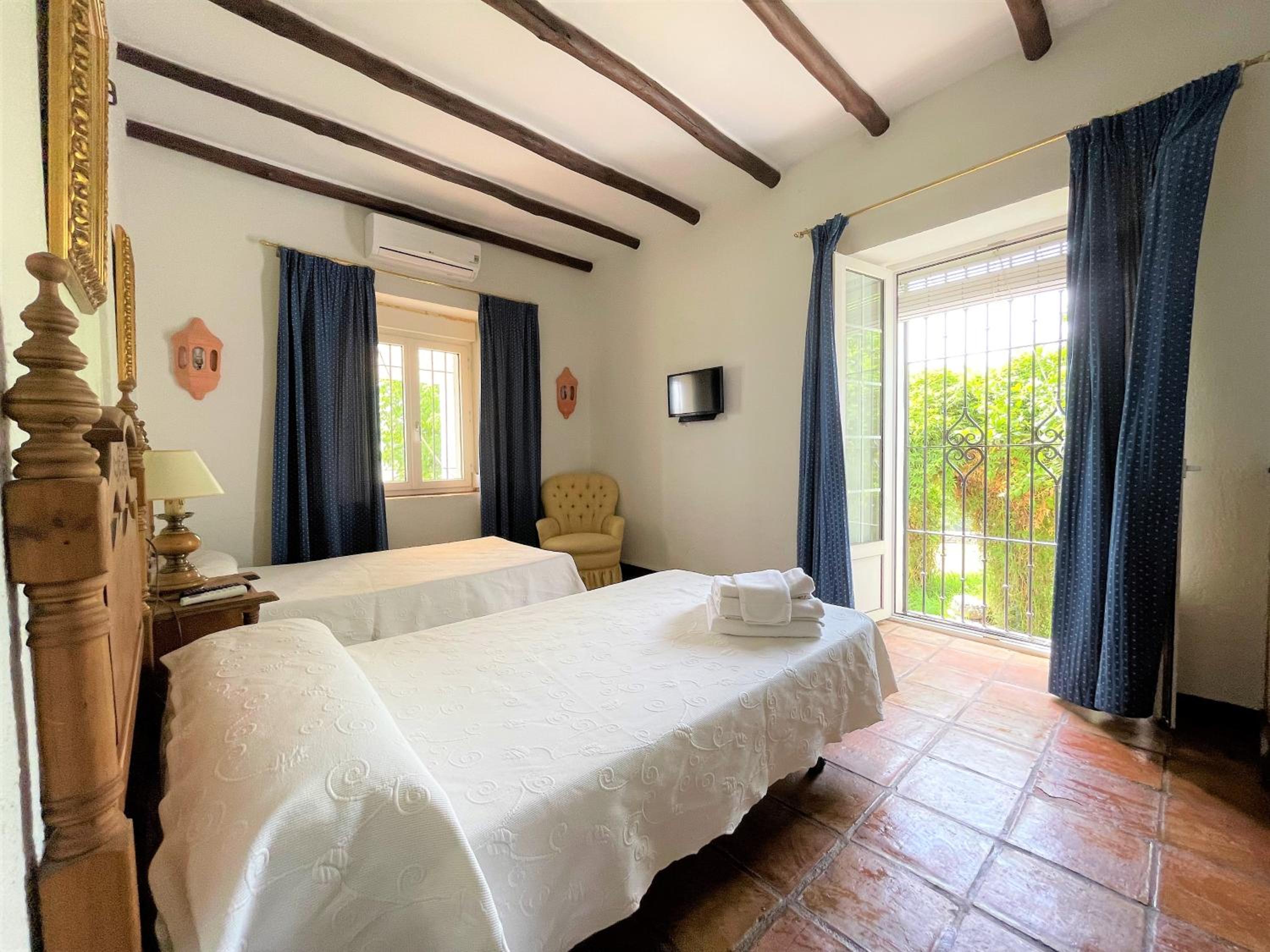 Twin Room with Private Bathroom - Photo 1
