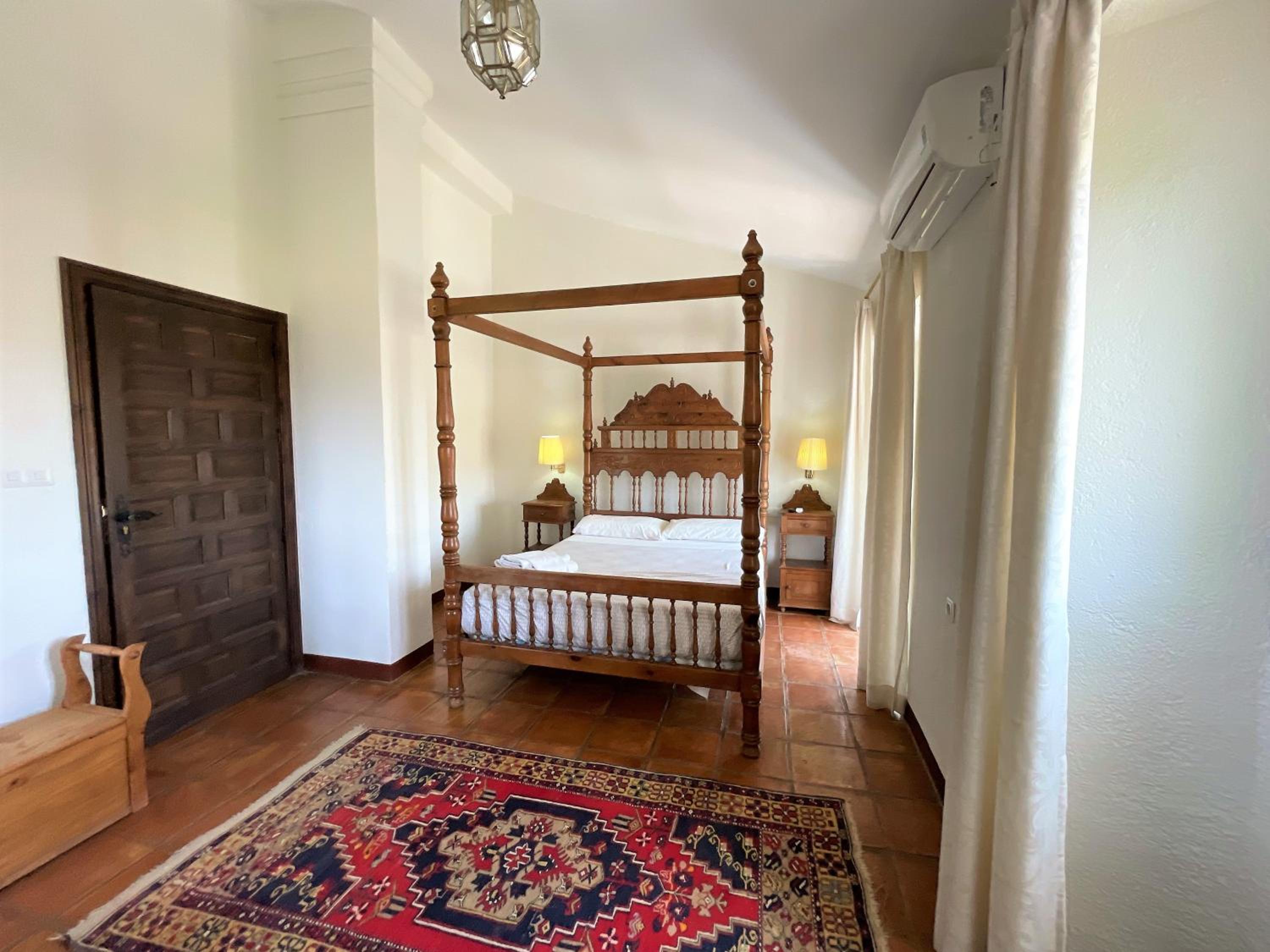 Double Room with Private Bathroom - Photo 13