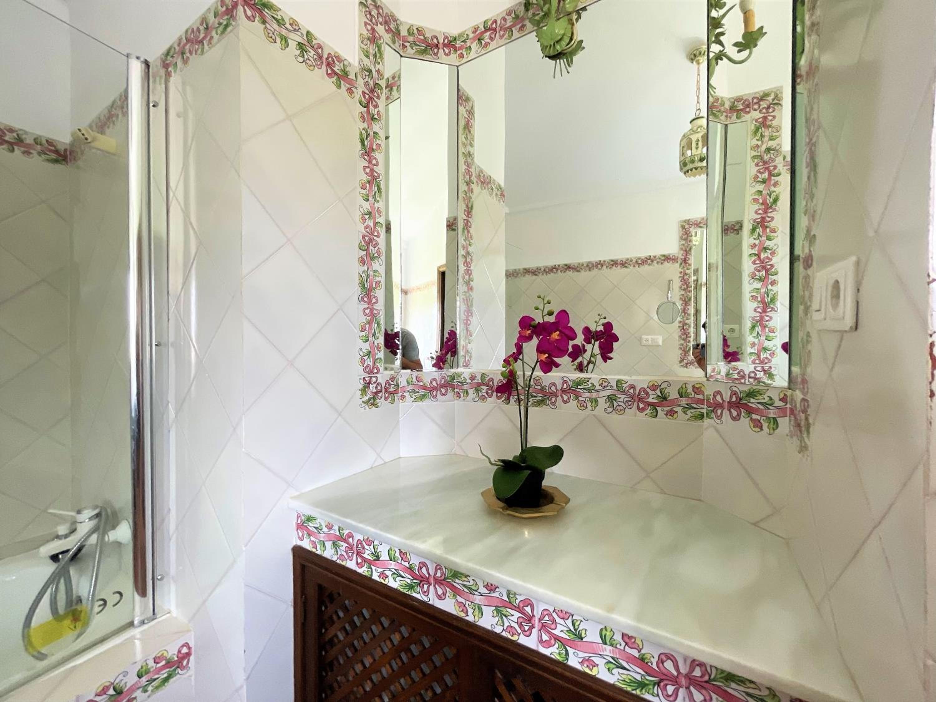 Double Room with Private Bathroom - Photo 15