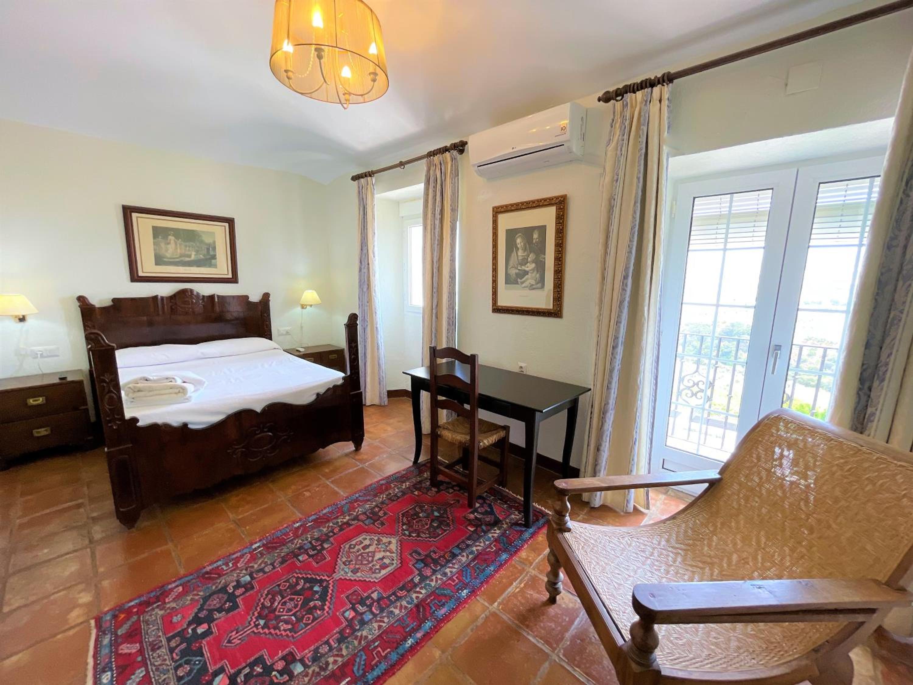 Double Room with Private Bathroom - Photo 16