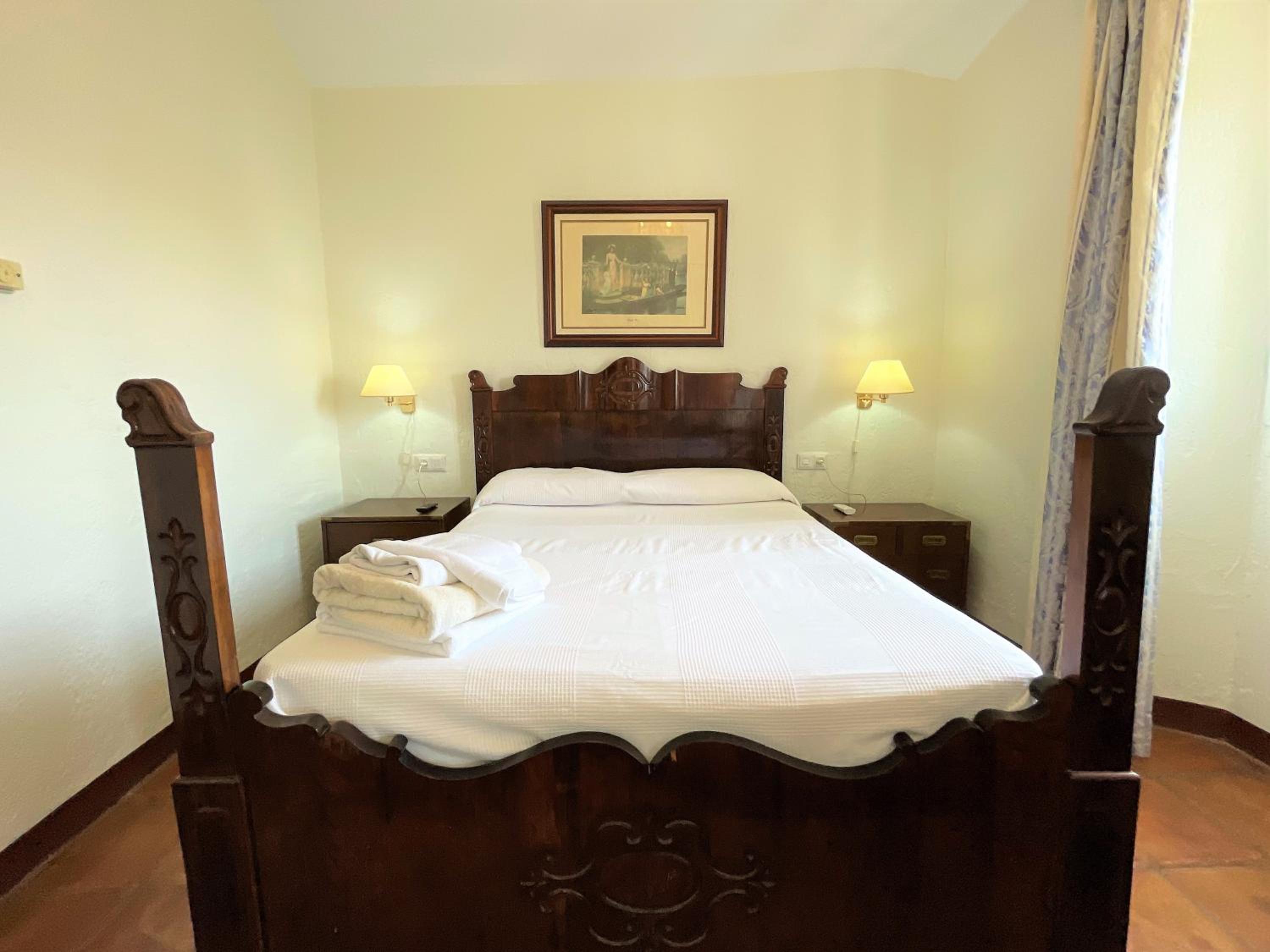 Double Room with Private Bathroom - Photo 4