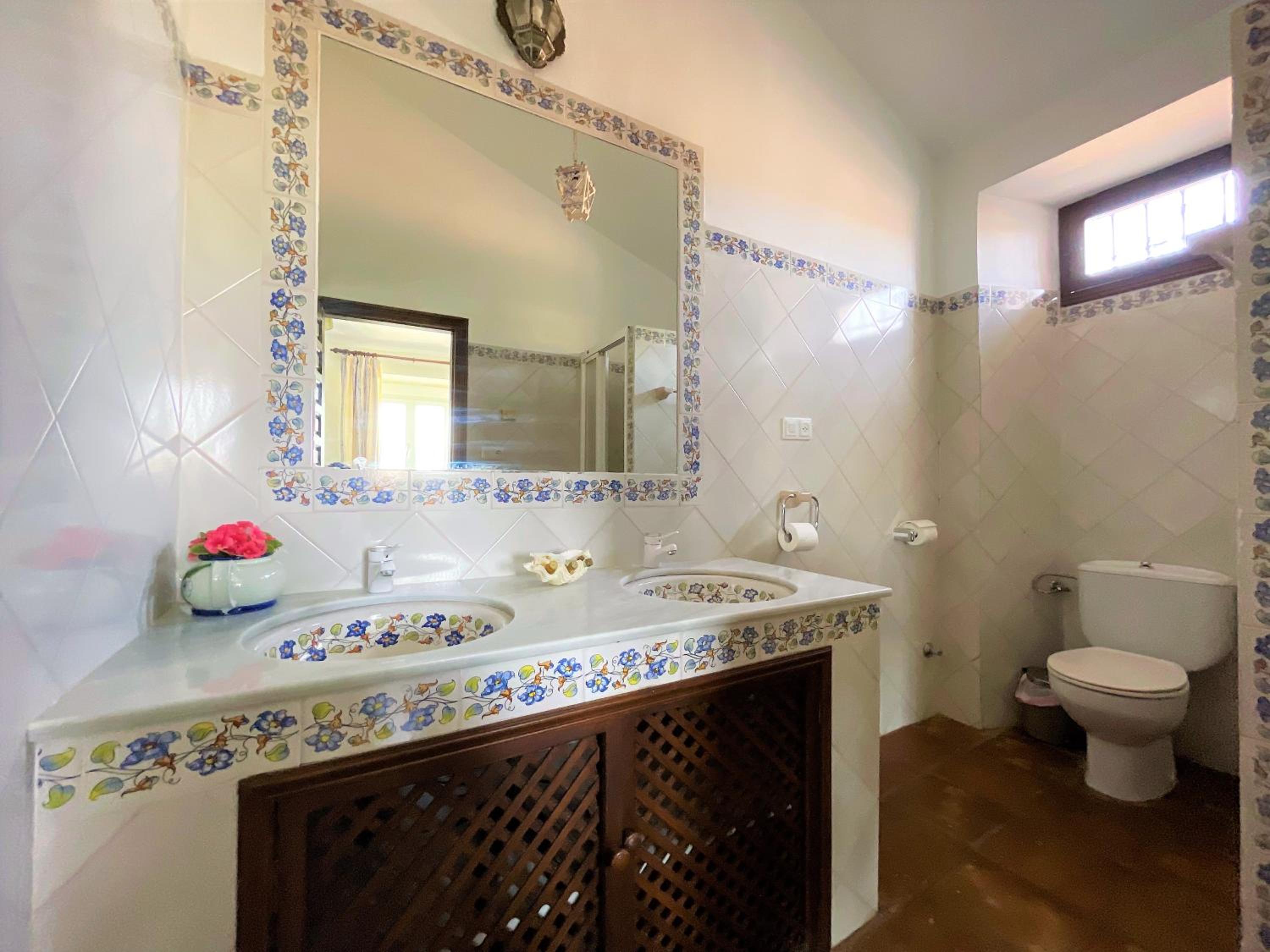 Double Room with Private Bathroom - Photo 5