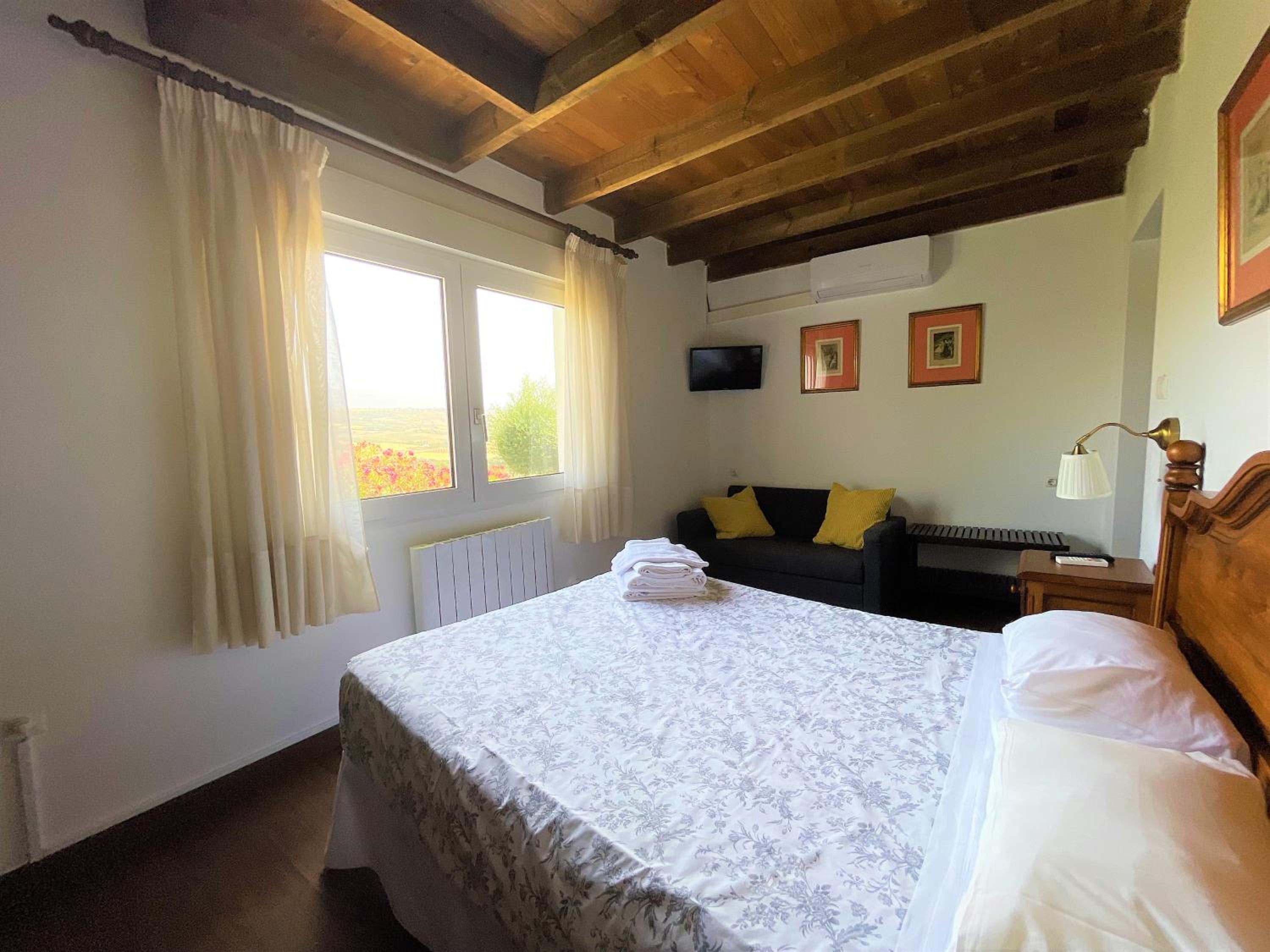 Double Room with Private Bathroom - Photo 6