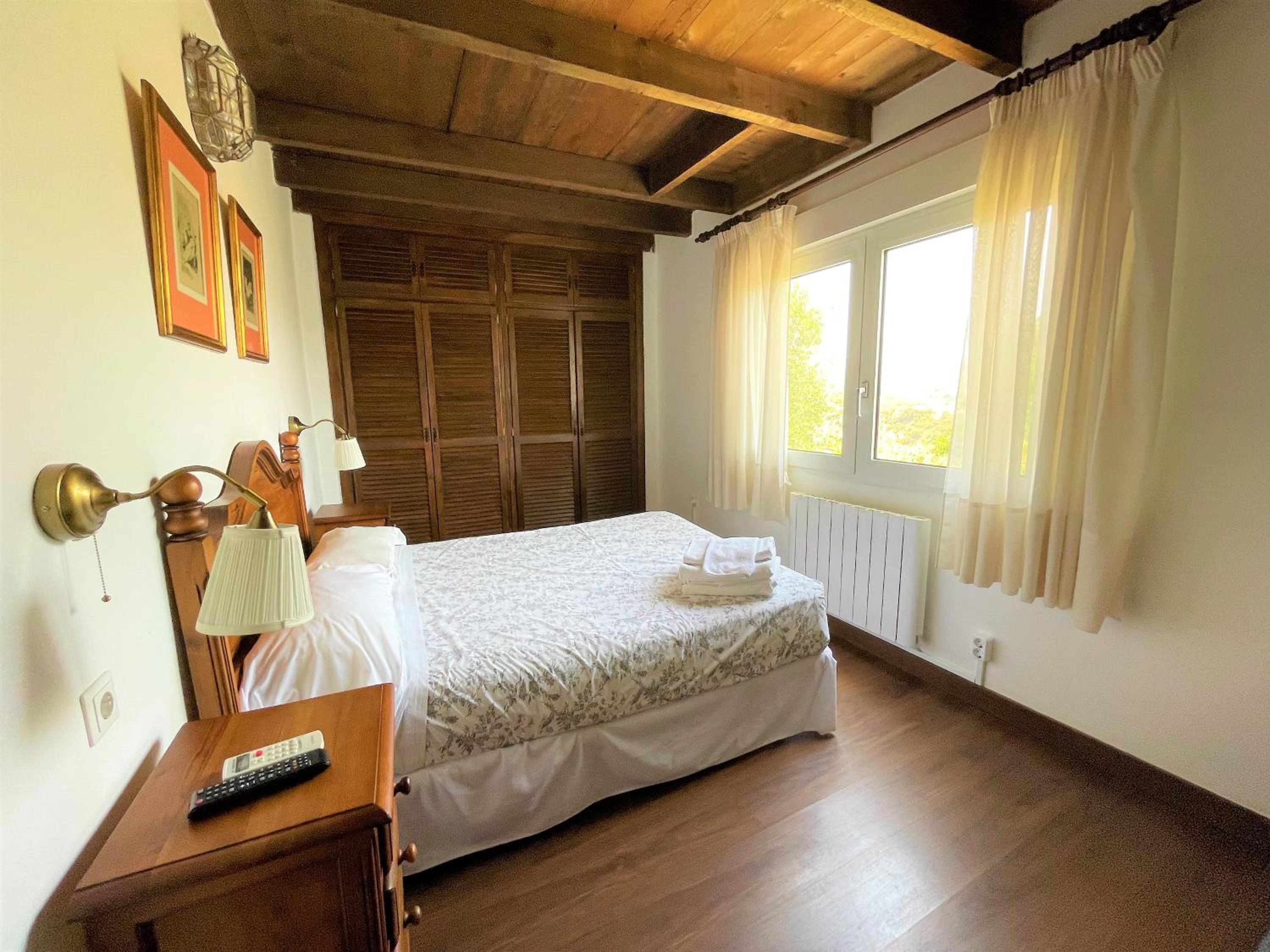 Double Room with Private Bathroom - Photo 9