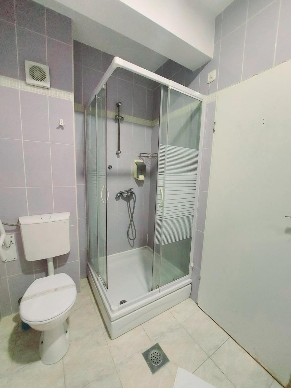 Standard Double or Twin Room - Photo 8
