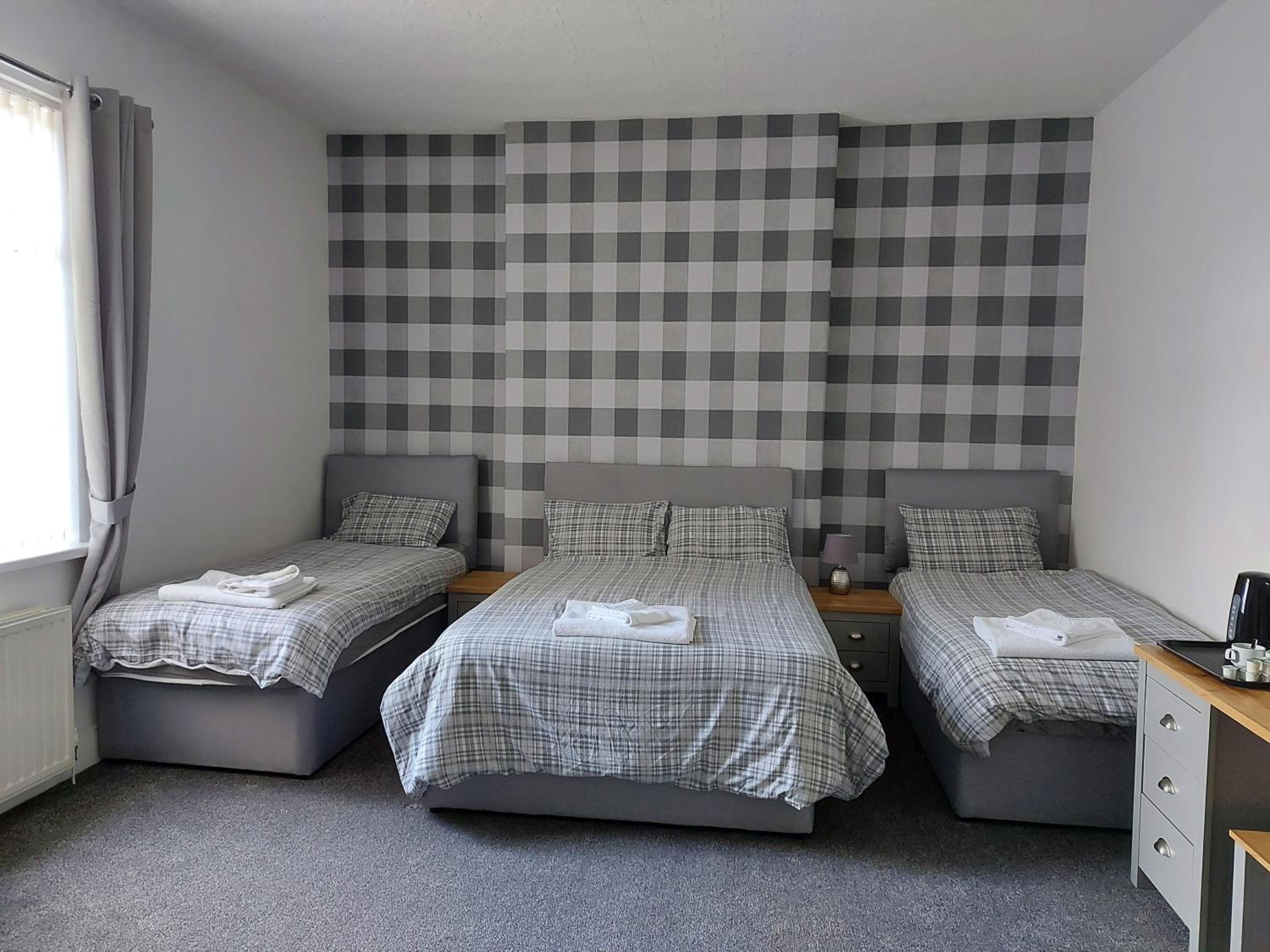 Quadruple Room - Photo 3