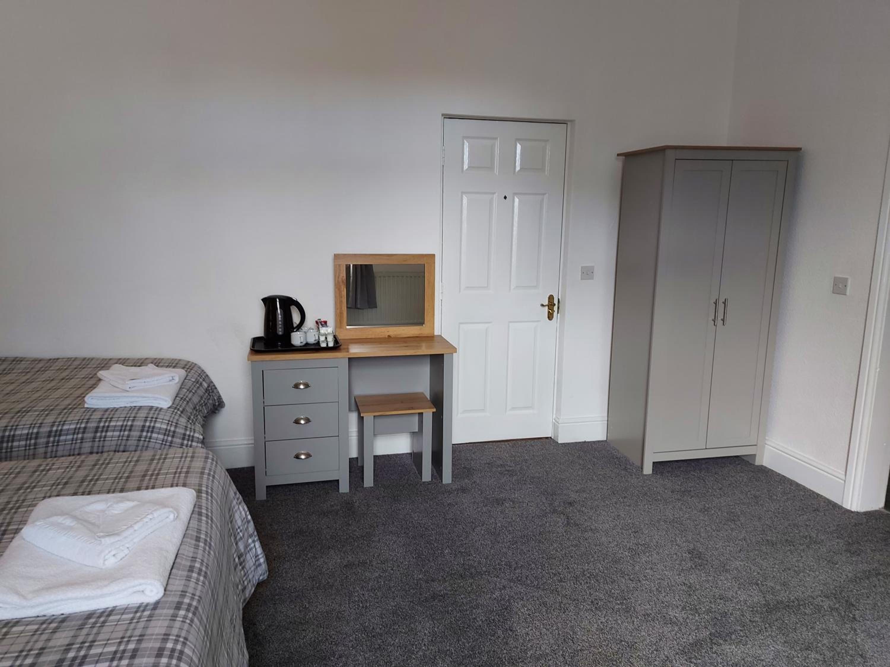 Quadruple Room - Photo 1