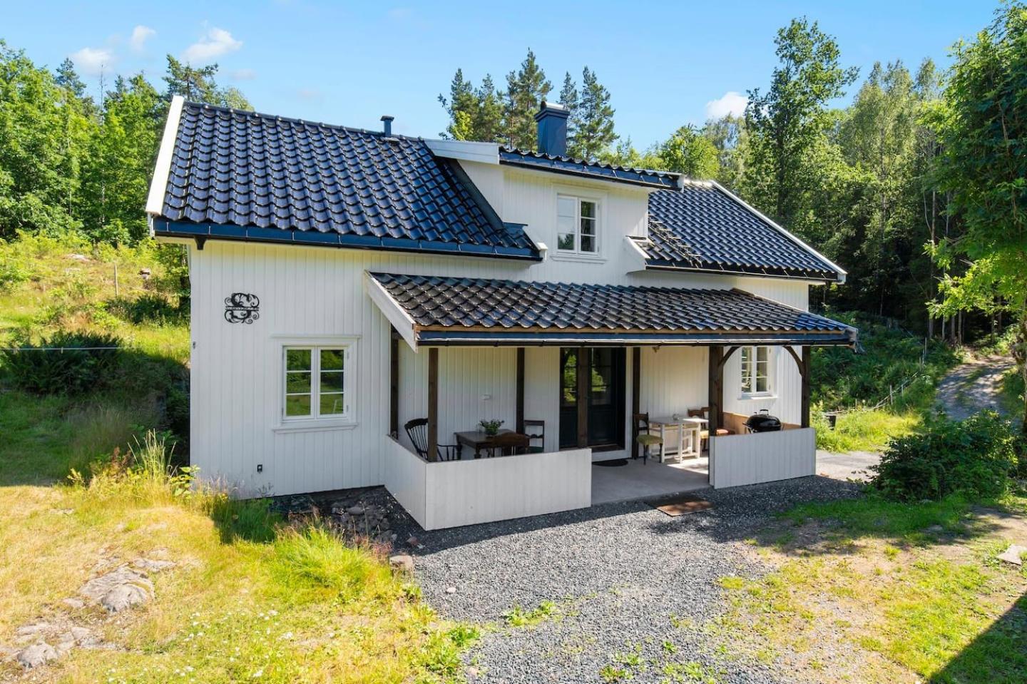 Three-Bedroom House photo 2