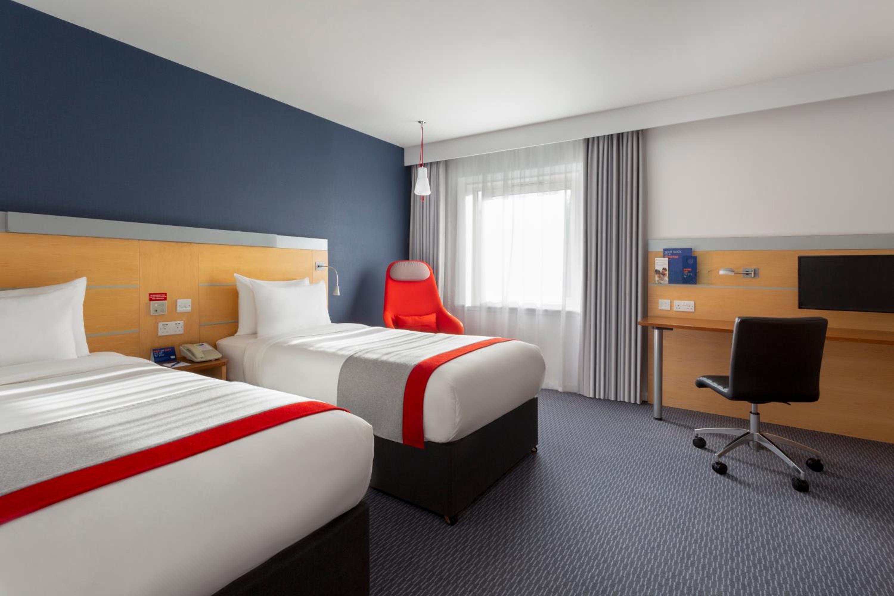Standard Twin Room with Free Hot Breakfast - Accessible - Photo 3