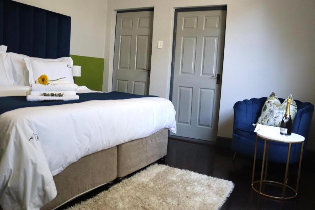 Standard Suite - Photo 1
