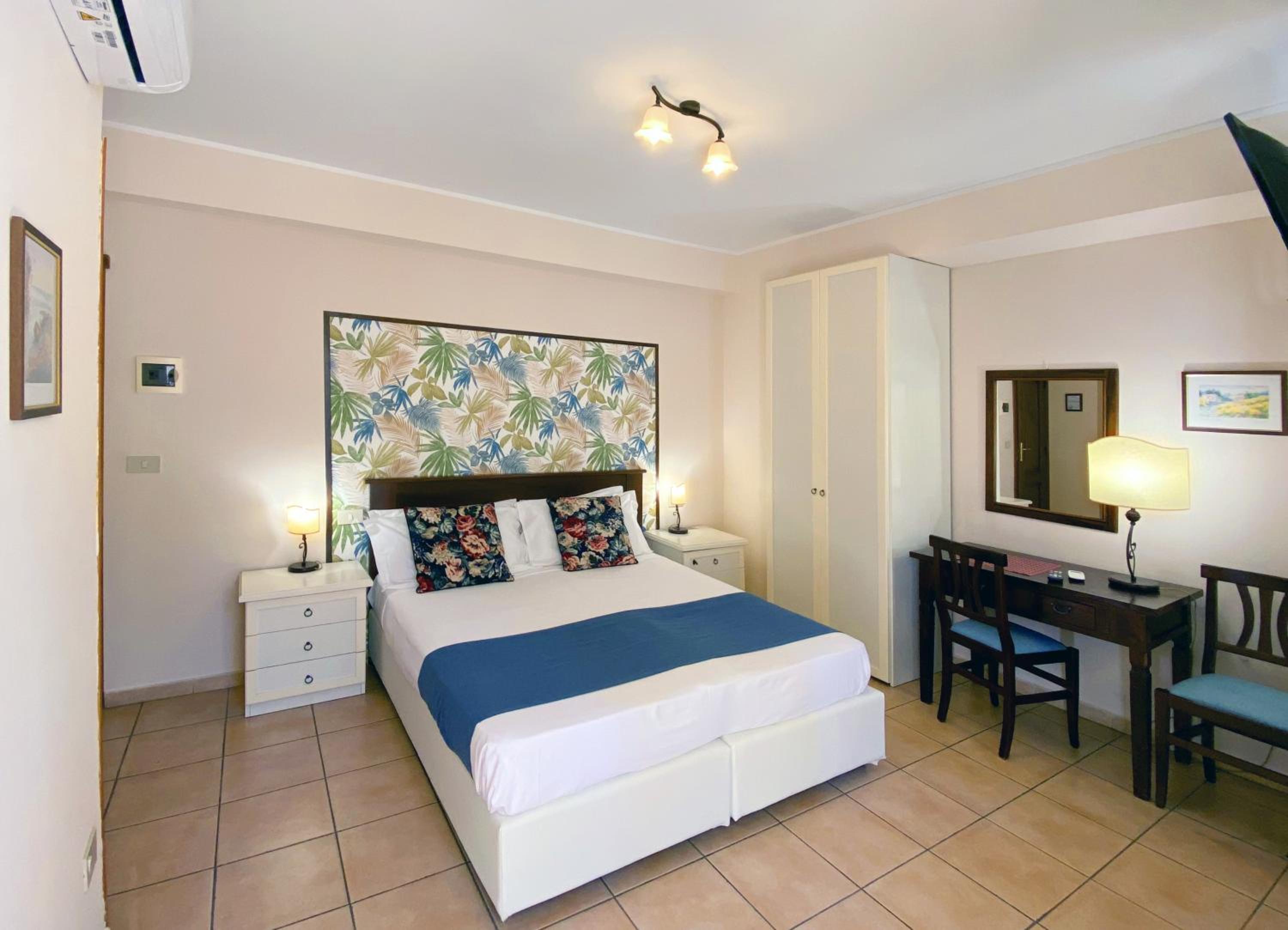 Double Room - Photo 13