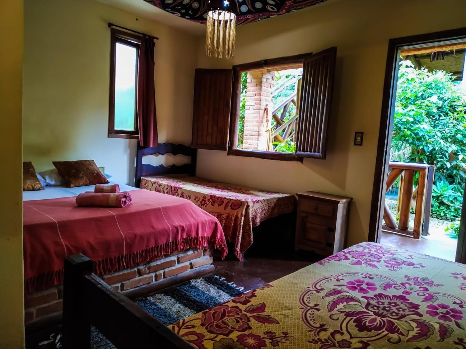 Quadruple Room with Private Bathroom photo 1