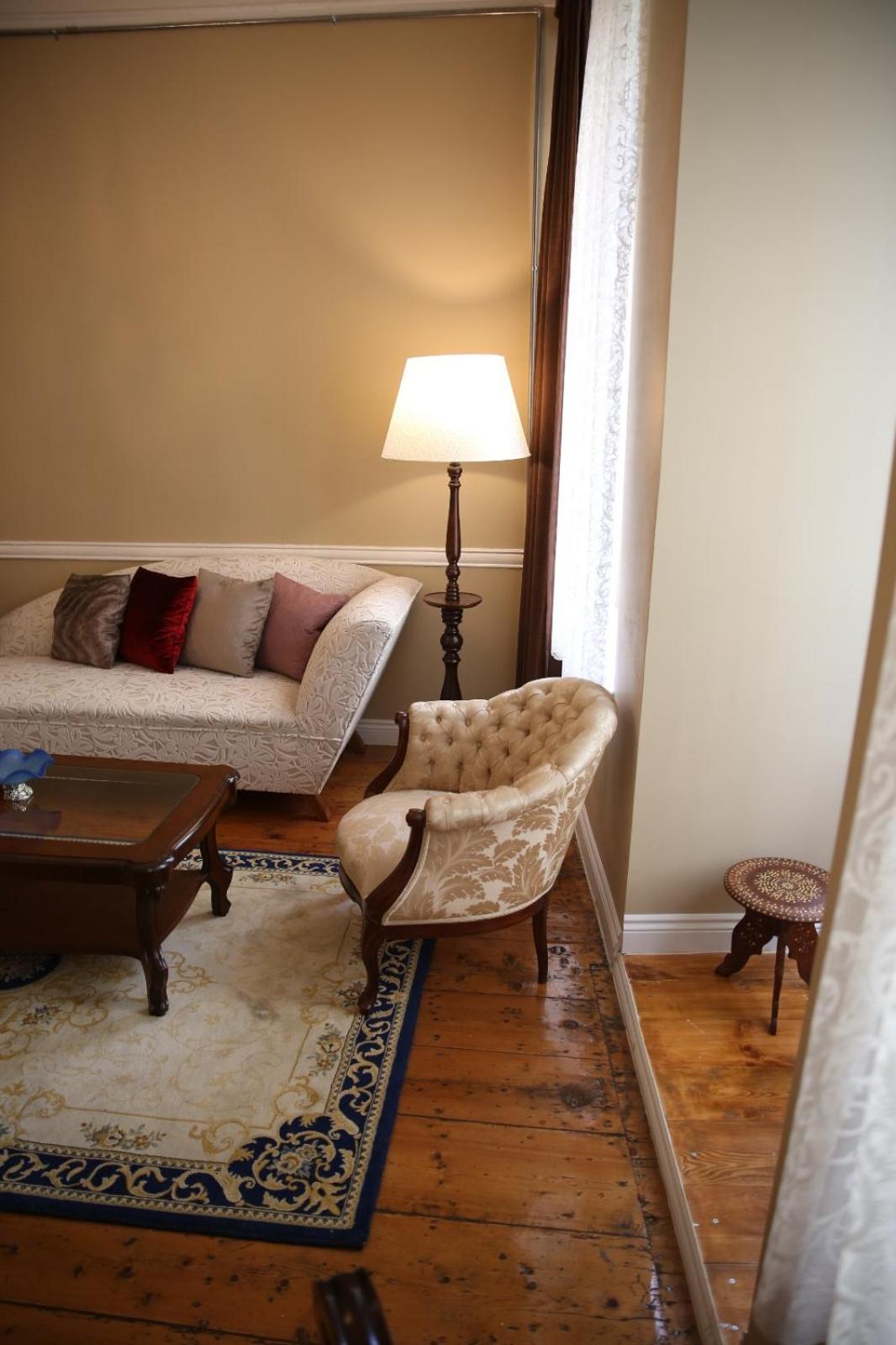 One-Bedroom Apartment photo 3